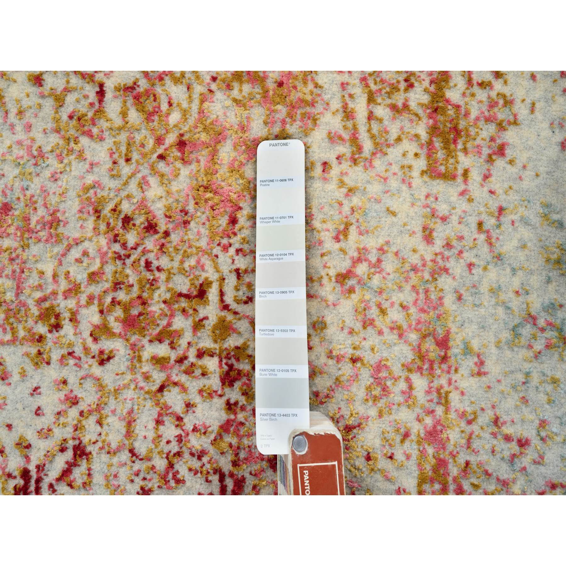 2'6"x11'10" Pink, Persian Erased Medallion Design, Wool and Pure Silk, Hand Knotted, Oriental, Runner Rug HR63760 - Image 4