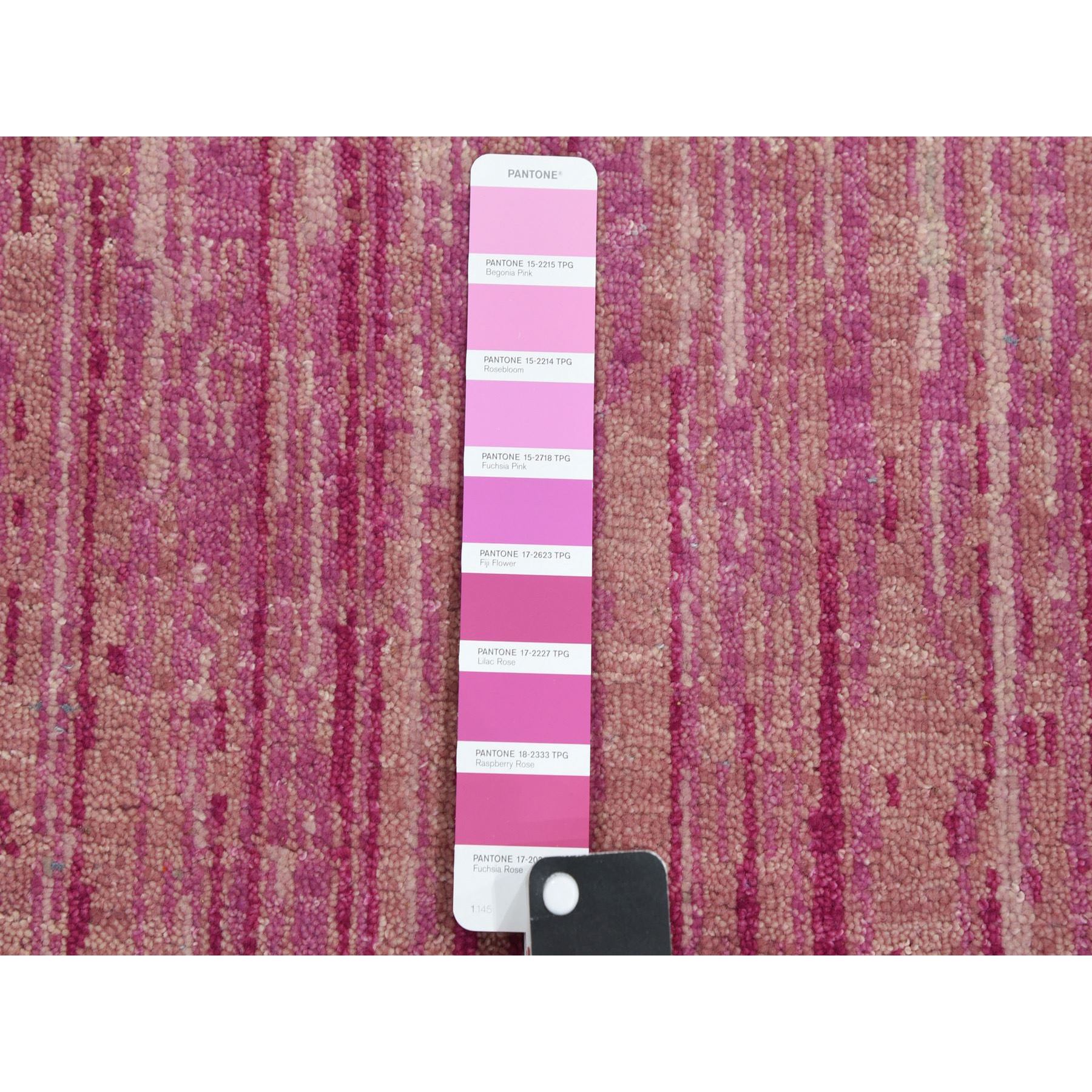2'7"x8'3" Pink Hand Knotted Vertical Ombre Design Natural Wool Runner Oriental Rug HR75113 - Image 4