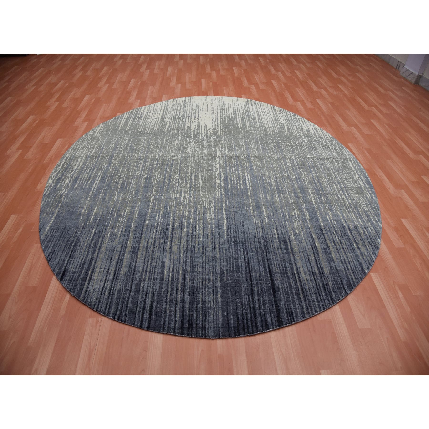 9'X9'1" Blue-Gray Ombre Design Pure Wool Densely Woven Hand Knotted Modern Round Oriental Rug HR75142 - Image 2