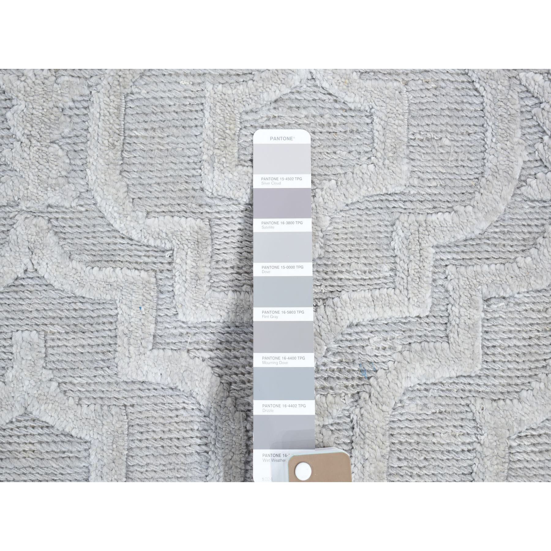 2'x2'10" Gray, Modern Design, Silk with Textured Wool, Hand Knotted, Mat, Oriental Rug HR80423 - Image 3