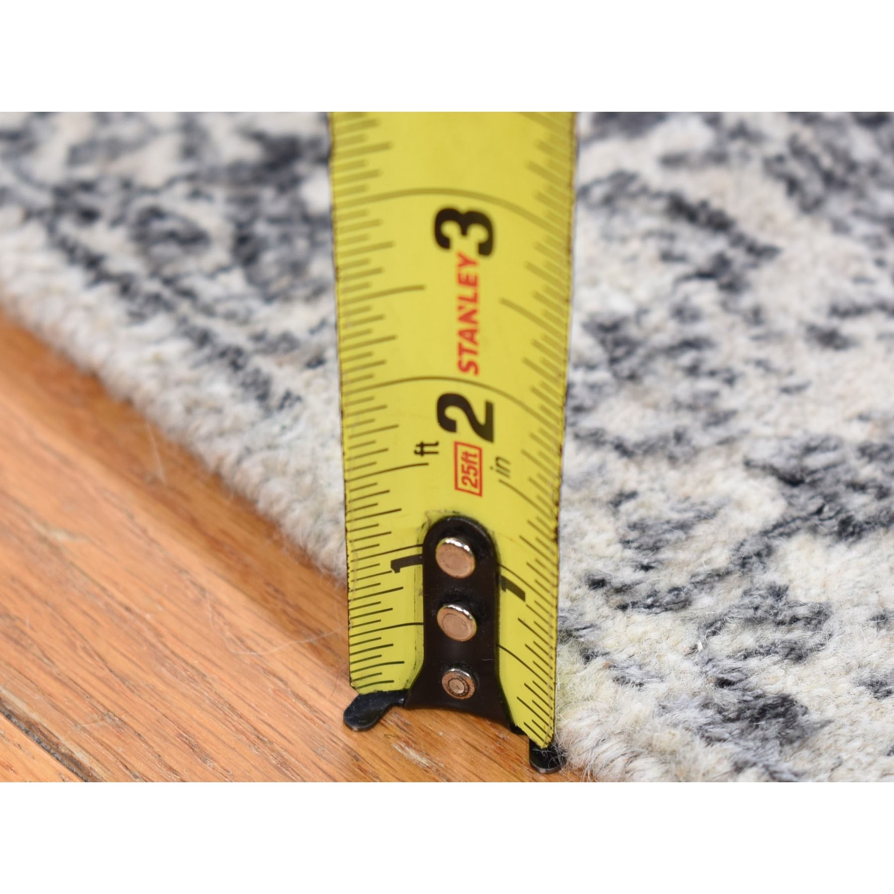 2'5"x12' Light Gray, Transitional Jacquard Loomed, Wool and Plant Based Silk, Runner Oriental Rug HR80458 - Image 5