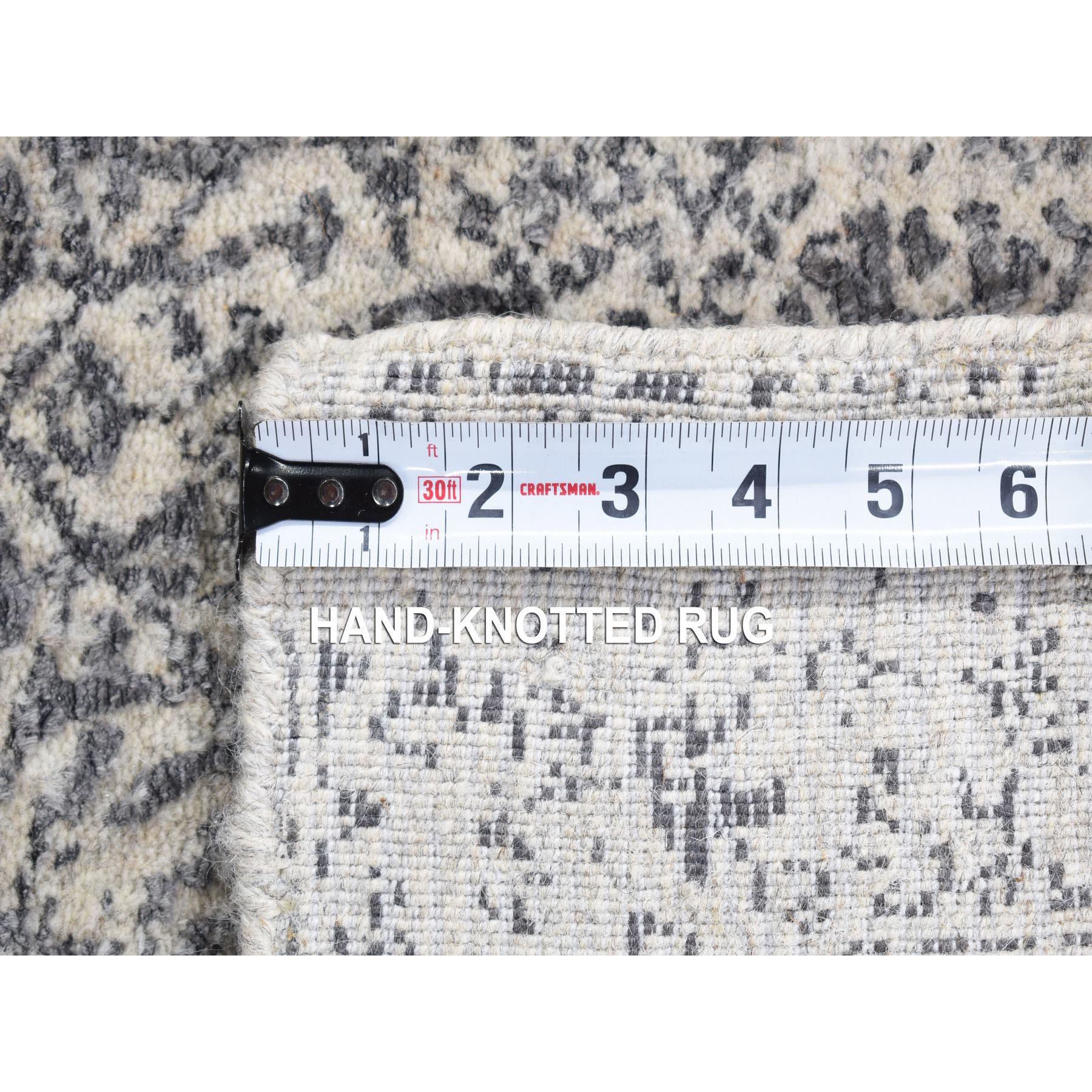 2'5"x12' Light Gray, Transitional Jacquard Loomed, Wool and Plant Based Silk, Runner Oriental Rug HR80458 - Image 6