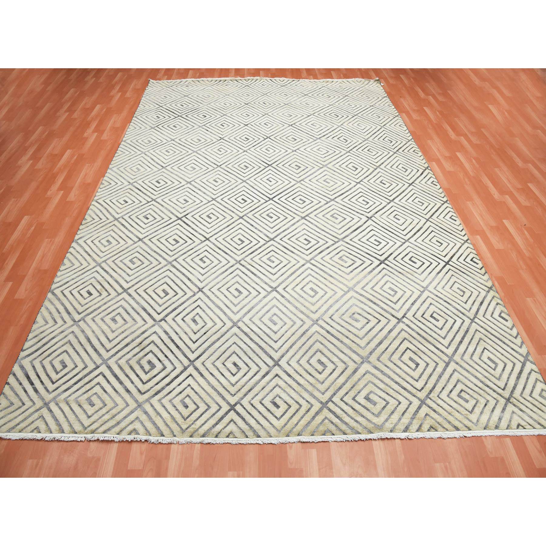 9'10"x14'1" Ivory, Hand Knotted Modern Roman Key Design, Pure Raised Silk with Textured Oxidized Wool, Oriental Rug HR75220 - Image 3