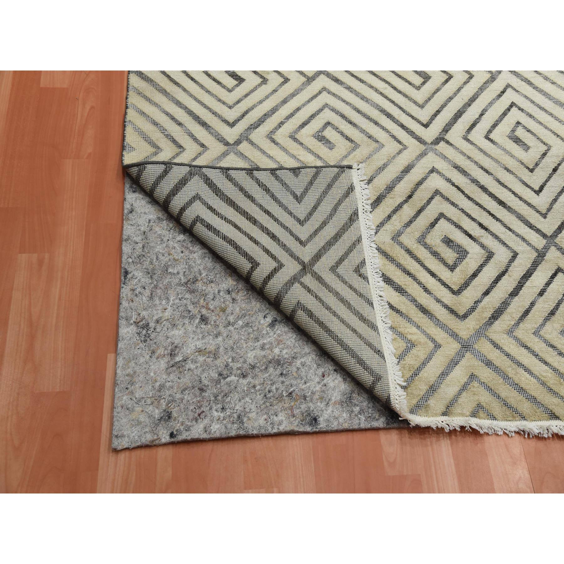 9'10"x14'1" Ivory, Hand Knotted Modern Roman Key Design, Pure Raised Silk with Textured Oxidized Wool, Oriental Rug HR75220 - Image 5
