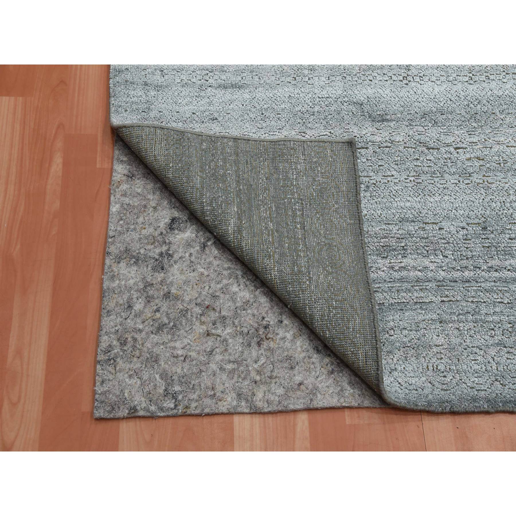 8'10"x8'10" Gray, Plant Based Silk, Transitional Design Raised Pattern Hand Knotted, Square Oriental Rug HR75223 - Image 4