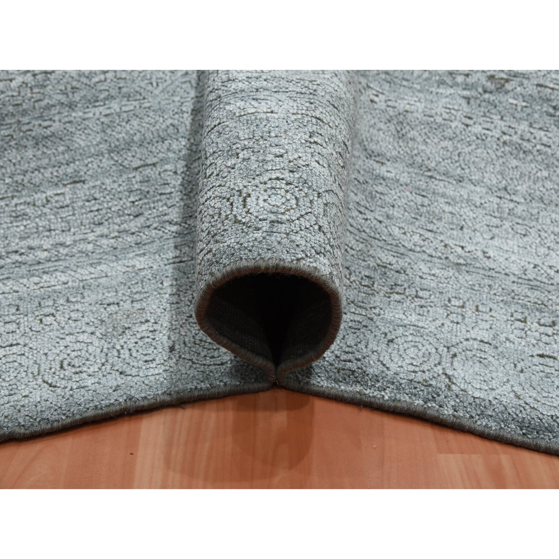 8'10"x8'10" Gray, Plant Based Silk, Transitional Design Raised Pattern Hand Knotted, Square Oriental Rug HR75223 - Image 5