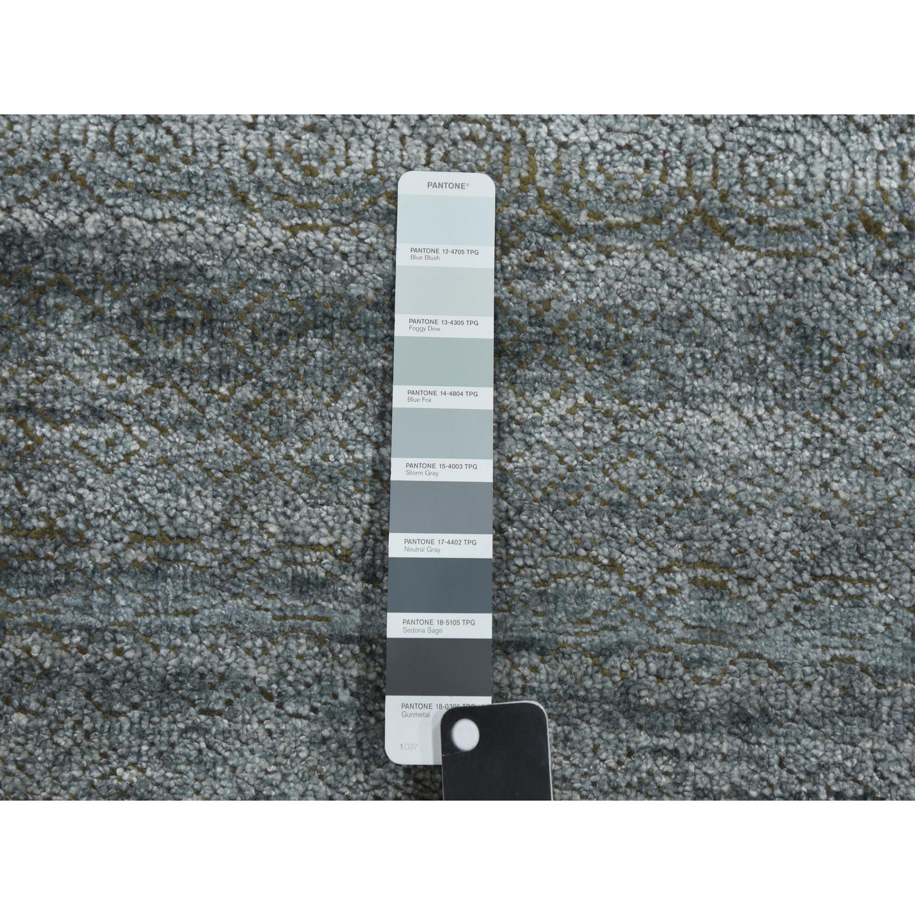 8'10"x8'10" Gray, Plant Based Silk, Transitional Design Raised Pattern Hand Knotted, Square Oriental Rug HR75223 - Image 7