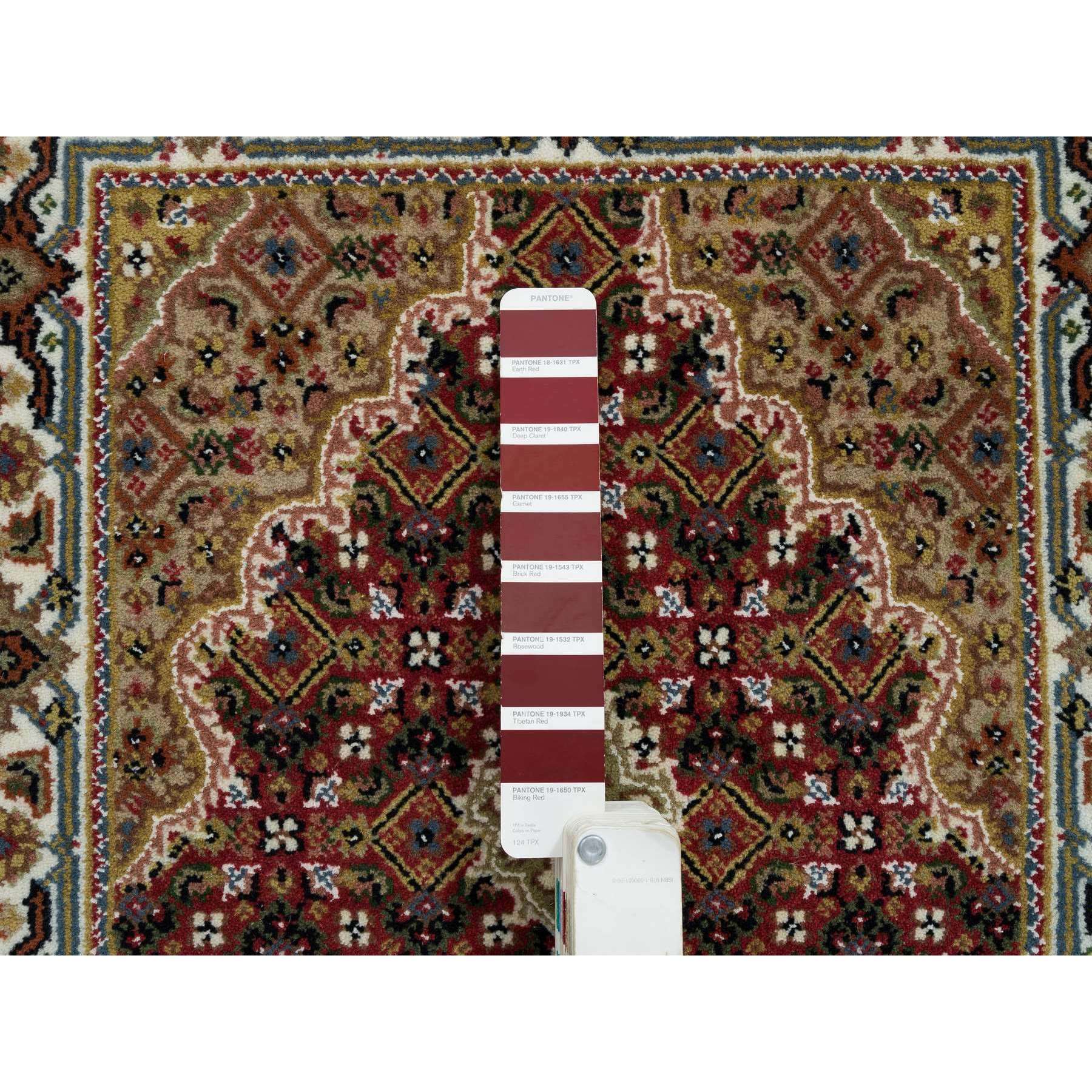 2'x4'2" Mahogany Red, Tabriz Mahi with Fish Medallion Design, 100% Wool, 175 KPSI, Hand Knotted, Mat Oriental Rug HR65083 - Image 4