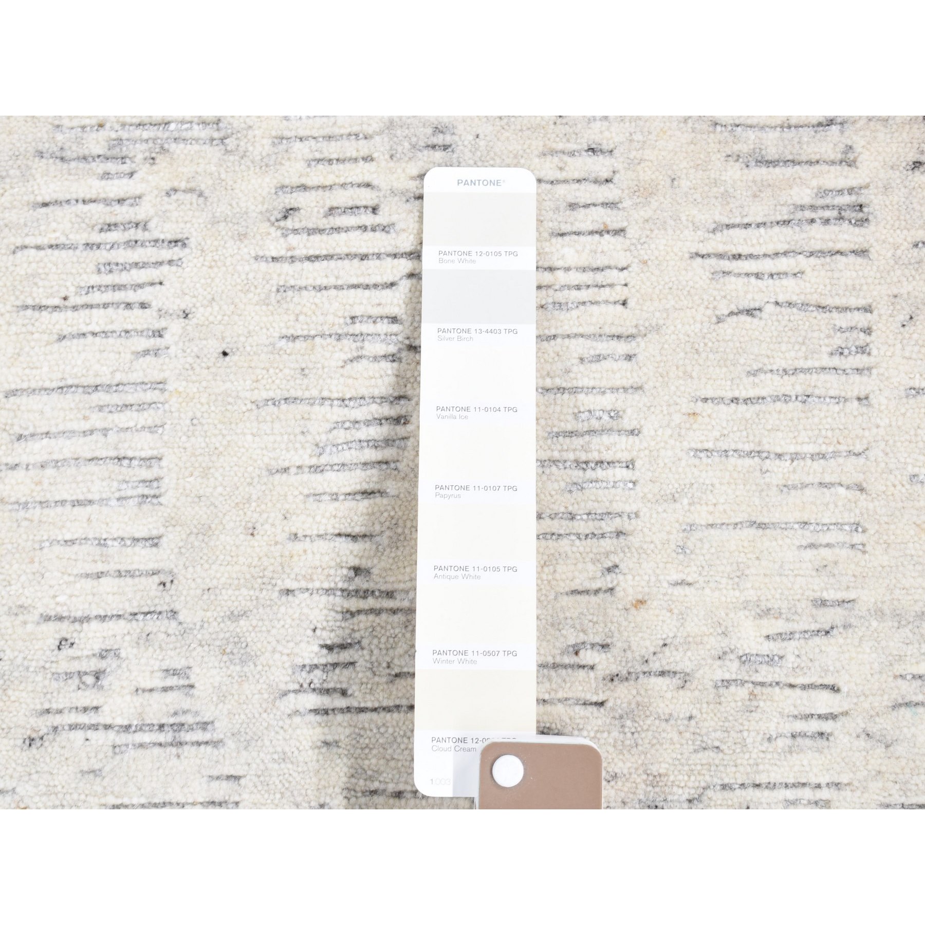 2'2"x3' Ivory, Modern with Repetitive Curvilinear Design Undyed Natural Wool, Hand Knotted Tone on Tone, Mat Oriental Rug HR80603 - Image 3