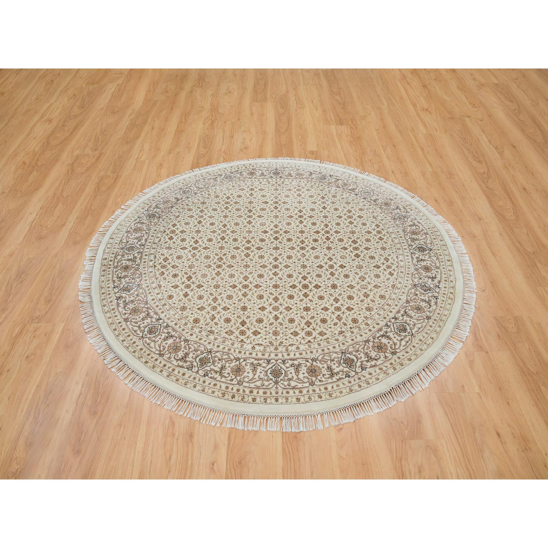 6'3"x6'3" Ivory, Densely Woven Organic Wool, Hand Knotted Herati with All Over Fish Mahi Design, 250 KPSI, Round Oriental Rug HR65401 - Image 2