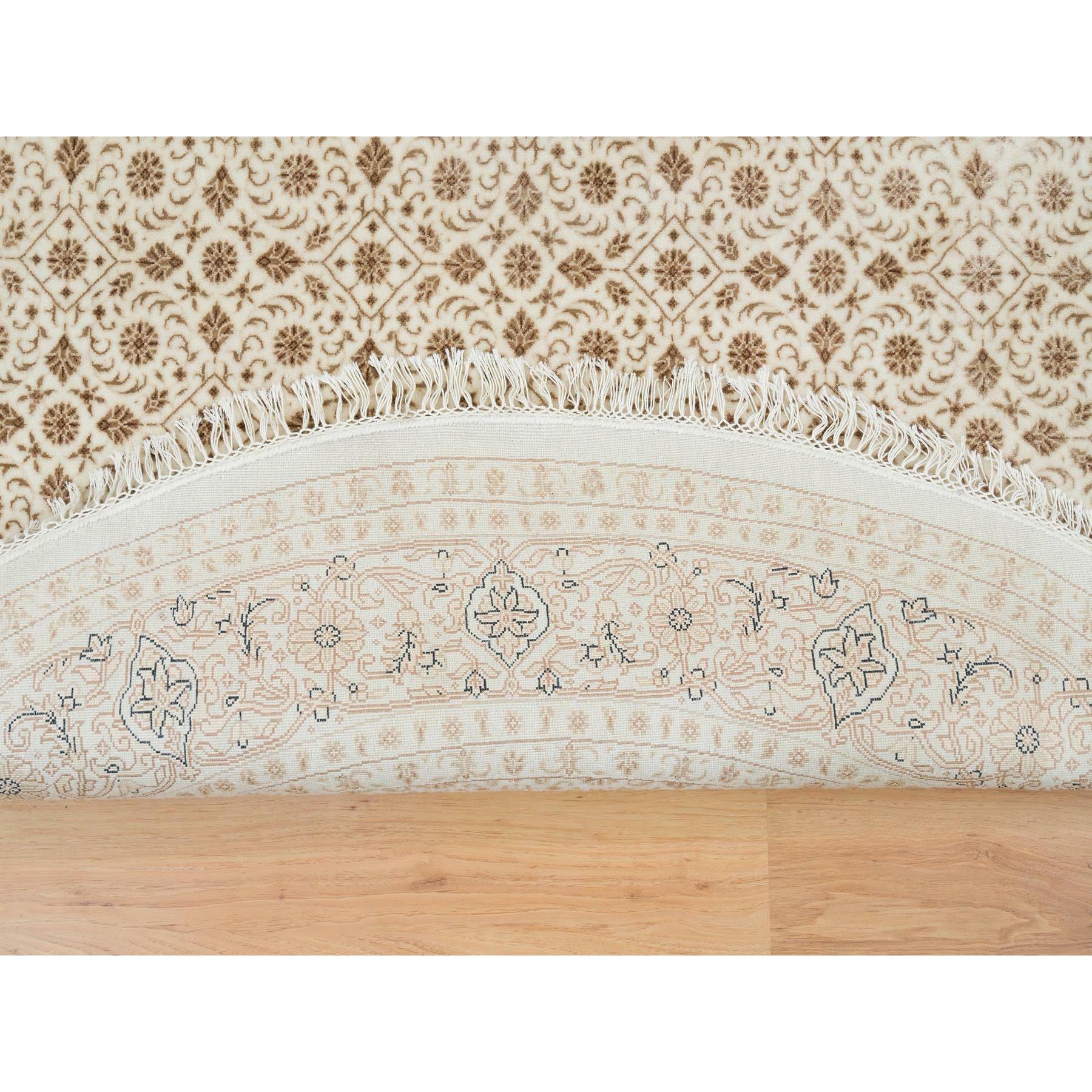 6'3"x6'3" Ivory, Densely Woven Organic Wool, Hand Knotted Herati with All Over Fish Mahi Design, 250 KPSI, Round Oriental Rug HR65401 - Image 3
