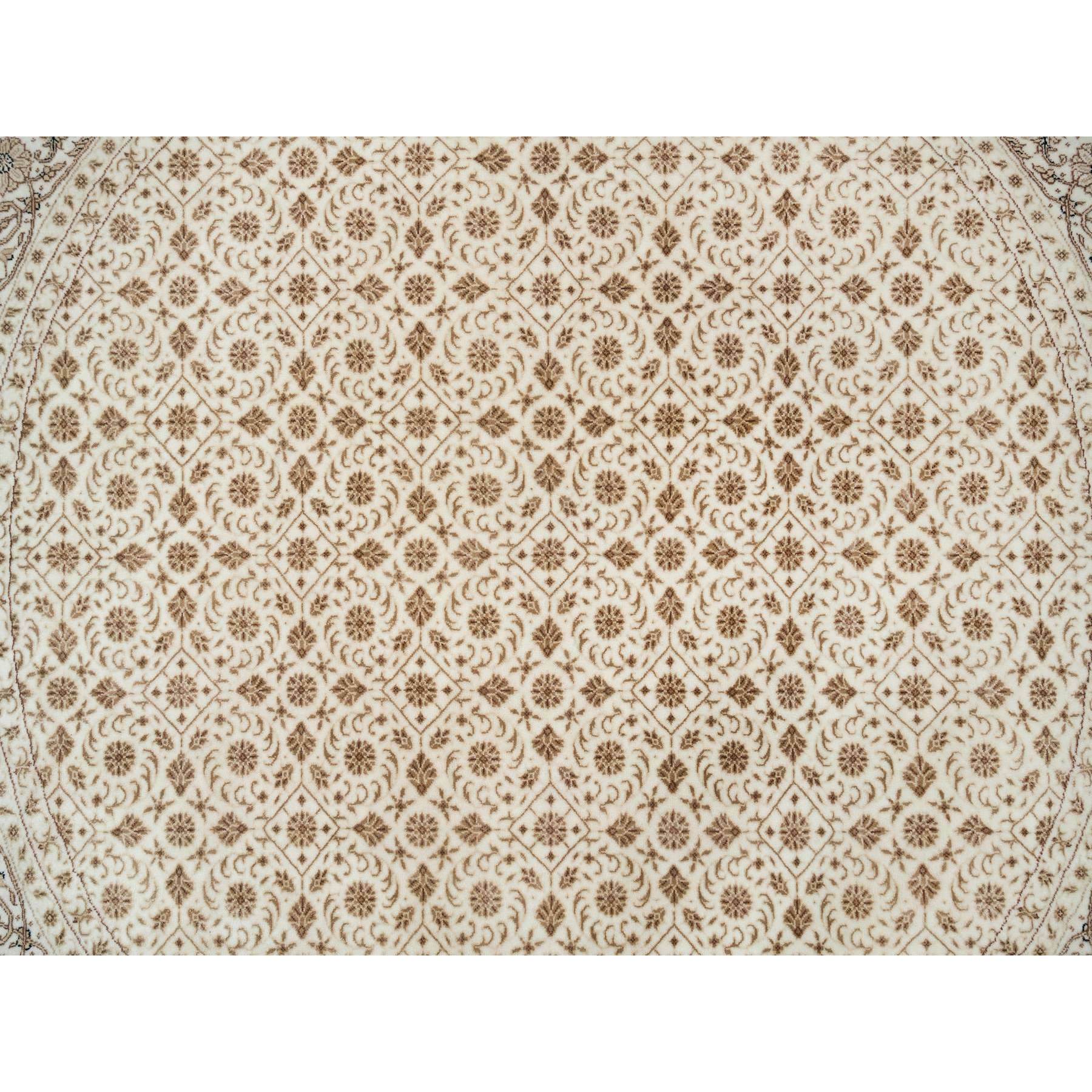 6'3"x6'3" Ivory, Densely Woven Organic Wool, Hand Knotted Herati with All Over Fish Mahi Design, 250 KPSI, Round Oriental Rug HR65401 - Image 5