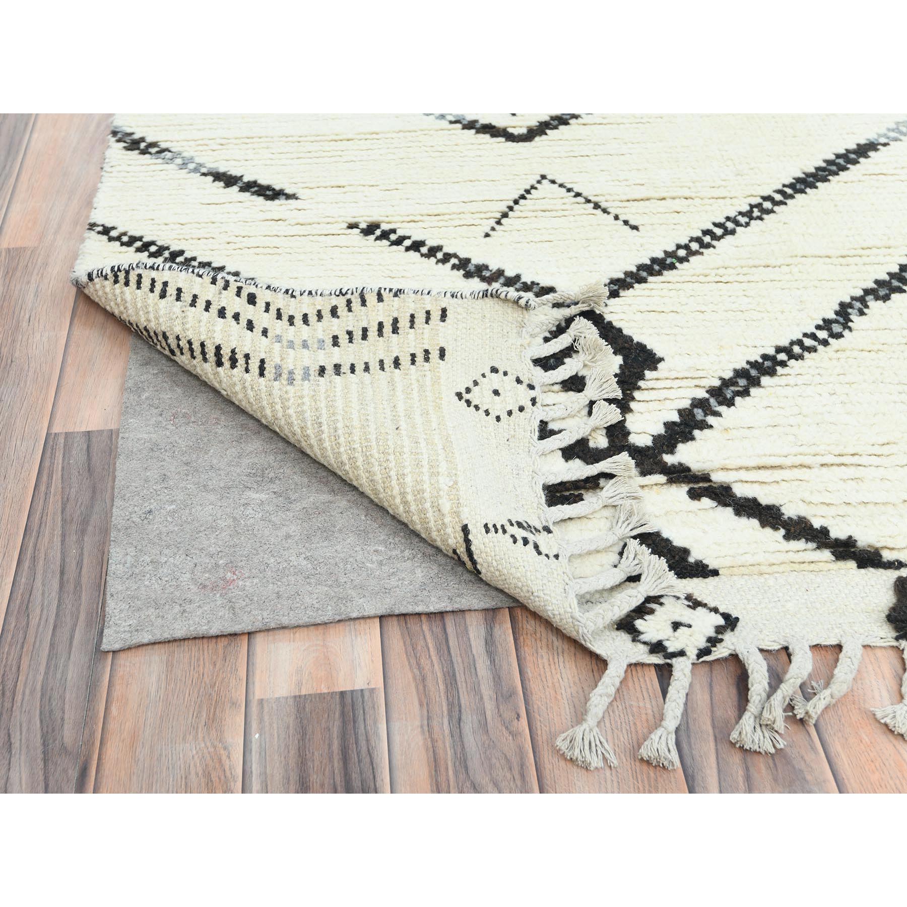 10'x14'4" Ivory, Moroccan Berber Influence with Serrated Pattern, Natural Dyes, Extra Soft Wool Hand Knotted, Oriental Rug HR82953 - Image 5