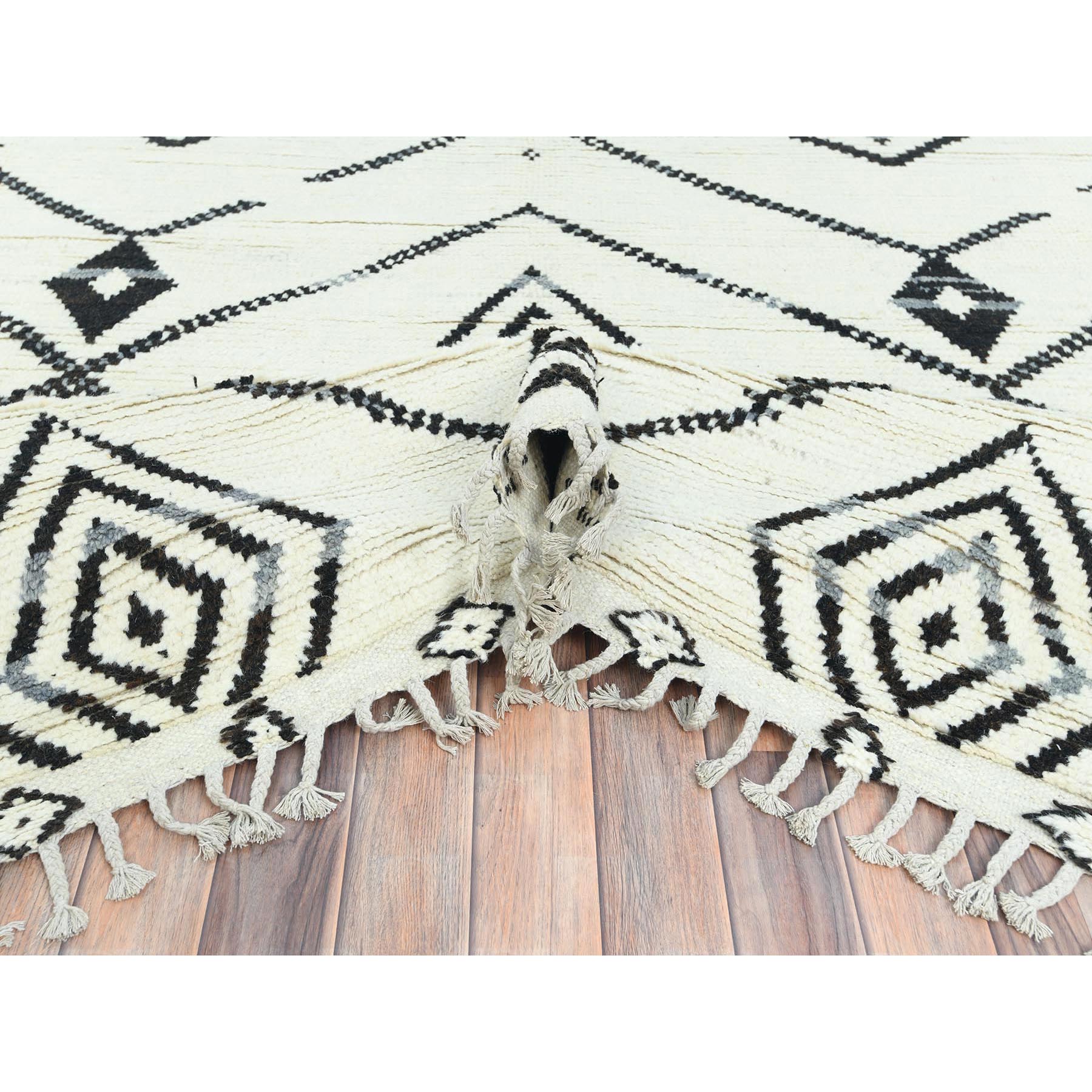10'x14'4" Ivory, Moroccan Berber Influence with Serrated Pattern, Natural Dyes, Extra Soft Wool Hand Knotted, Oriental Rug HR82953 - Image 6