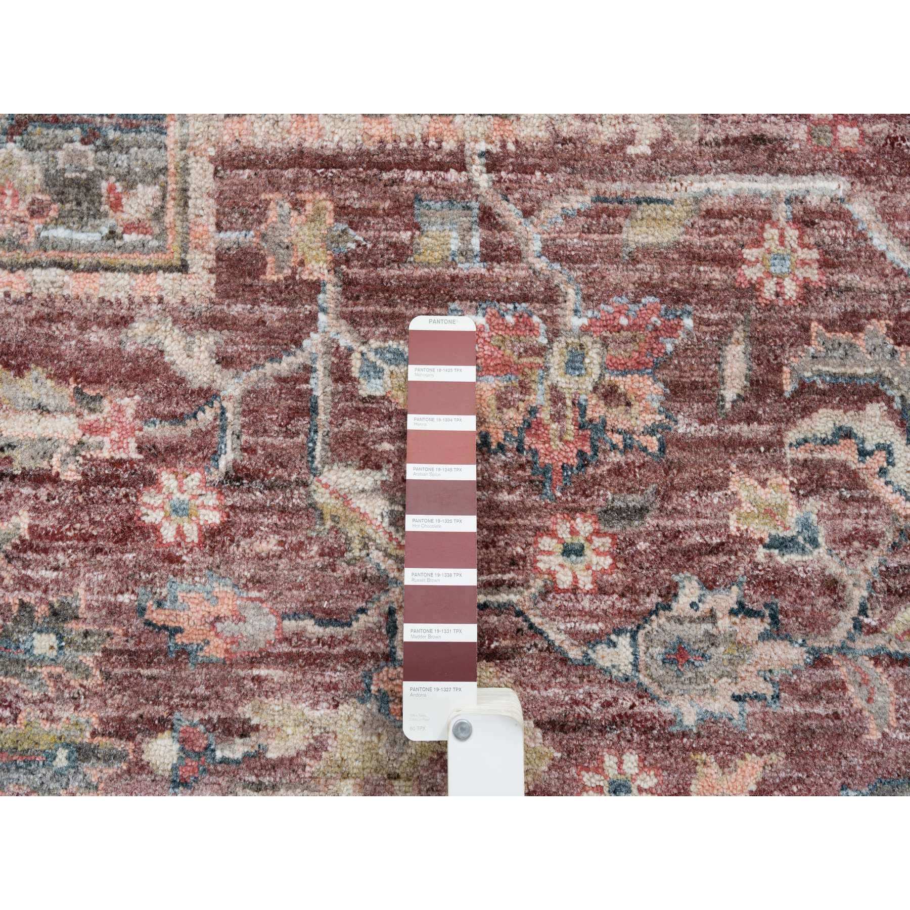 9'7"x9'7" Light Burgundy, Heriz Revival, Thick and Plush Soft Pile, Vegetable Dyes, Natural Wool, Hand Knotted, Round Oriental Rug HR65633 - Image 7