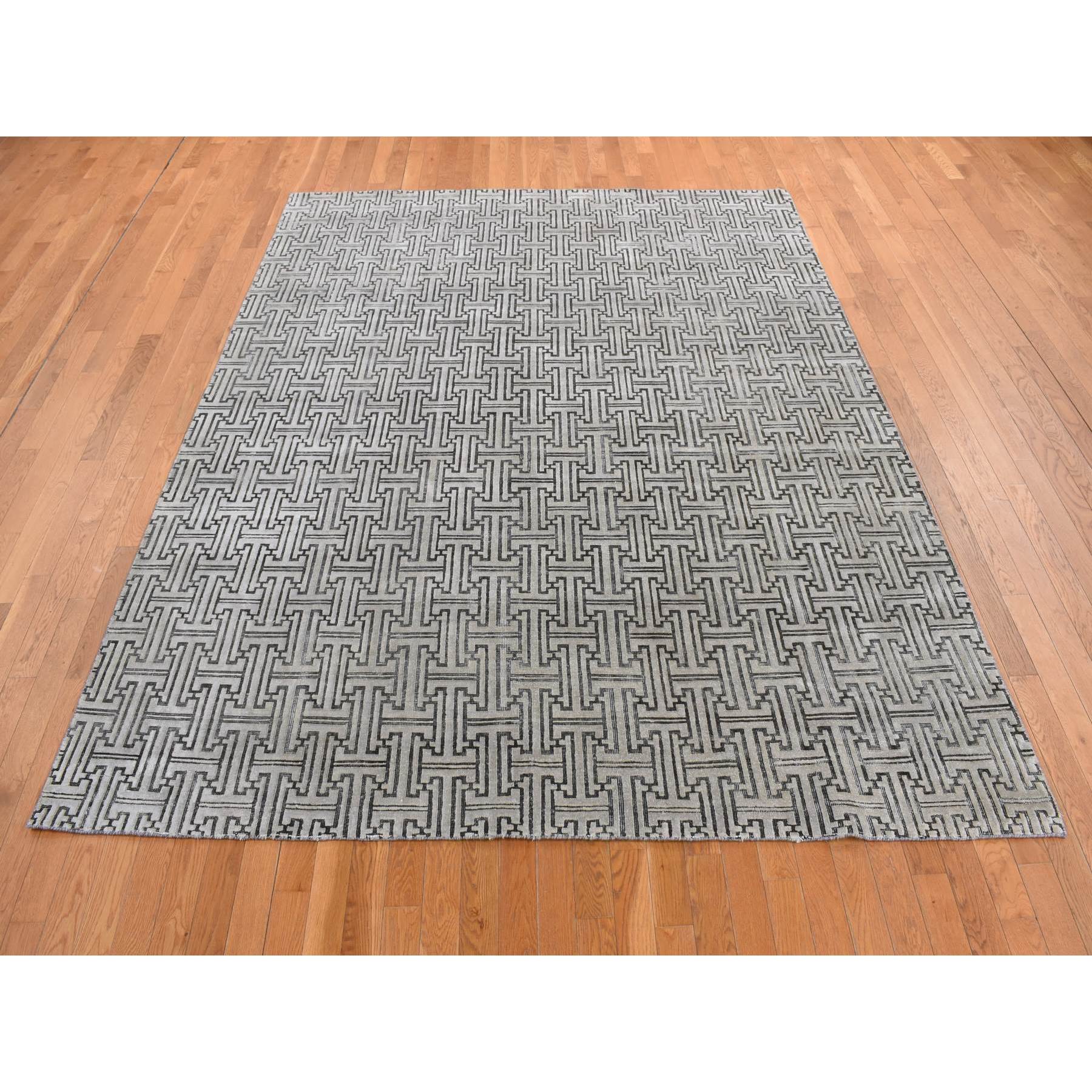7'10"x10'3" Goose Gray, Pure Silk with Textured Wool, Roman Key Design, Hand Knotted, Oriental Rug HR80832 - Image 3