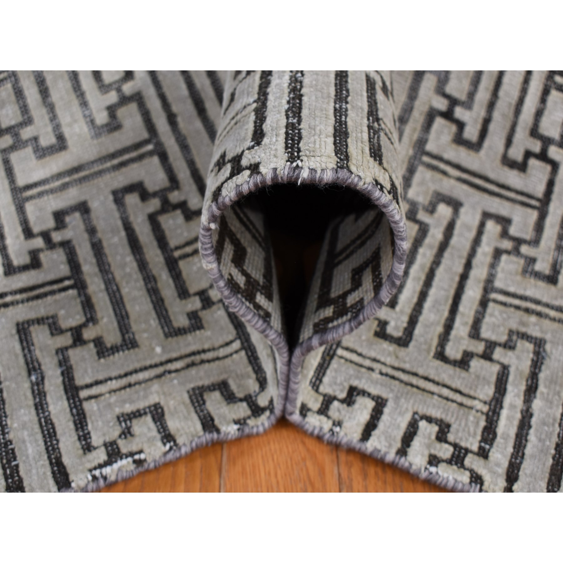 7'10"x10'3" Goose Gray, Pure Silk with Textured Wool, Roman Key Design, Hand Knotted, Oriental Rug HR80832 - Image 7