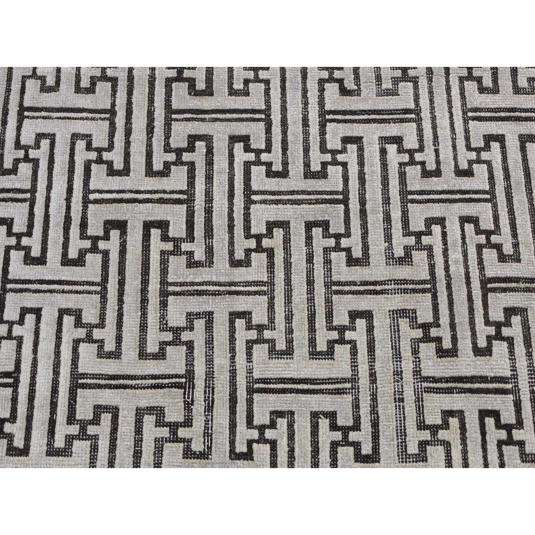 7'10"x10'3" Goose Gray, Pure Silk with Textured Wool, Roman Key Design, Hand Knotted, Oriental Rug HR80832 - Image 9