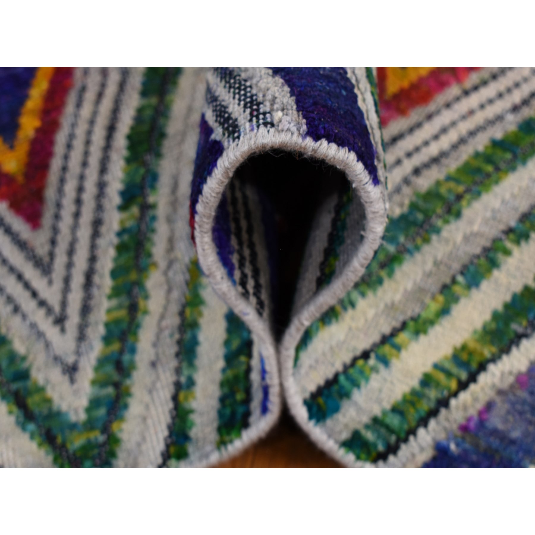 6'x9' Rouge Pink, Hand Knotted, Colorful Chevron Design, Sari Silk with Textured Wool, Oriental Rug HR87005 - Image 6