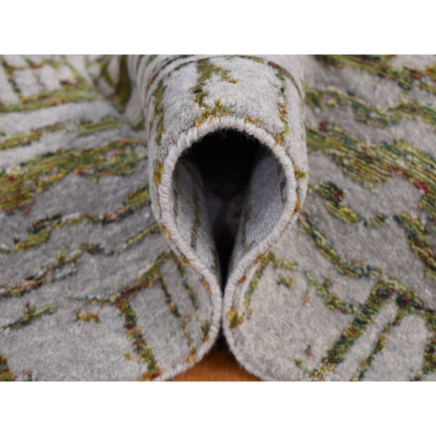 7'10"x9'9" Goose Gray, Fine Jacquard Hand Loomed, Modern, Wool and Silk, Oriental Rug HR87024 - Image 7