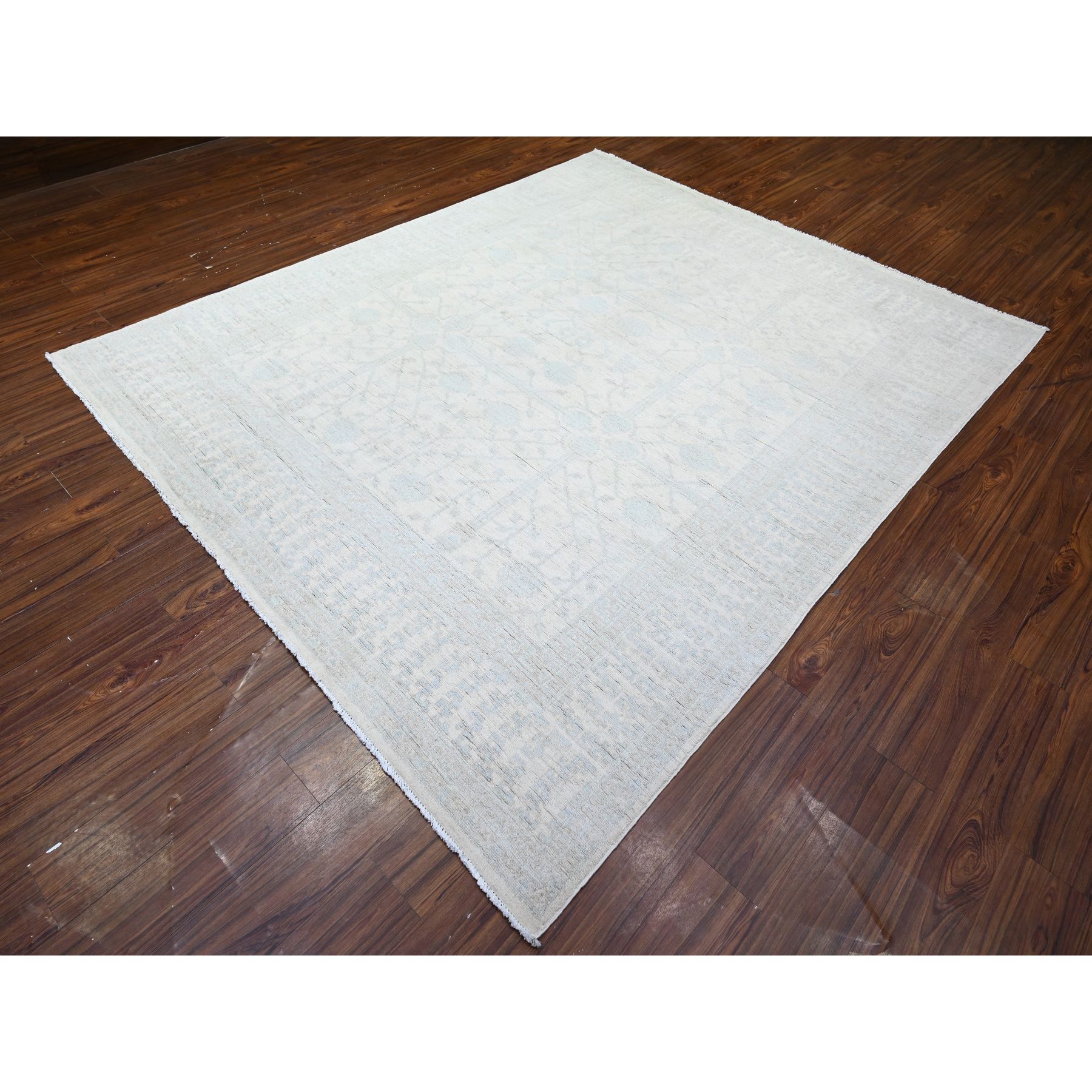 7'10"x9'5" Anti-Flash White, Hand Knotted, White Wash Khotan Inspired Pomegranate Design, Shiny Wool, Oriental Rug HR74667 - Image 4