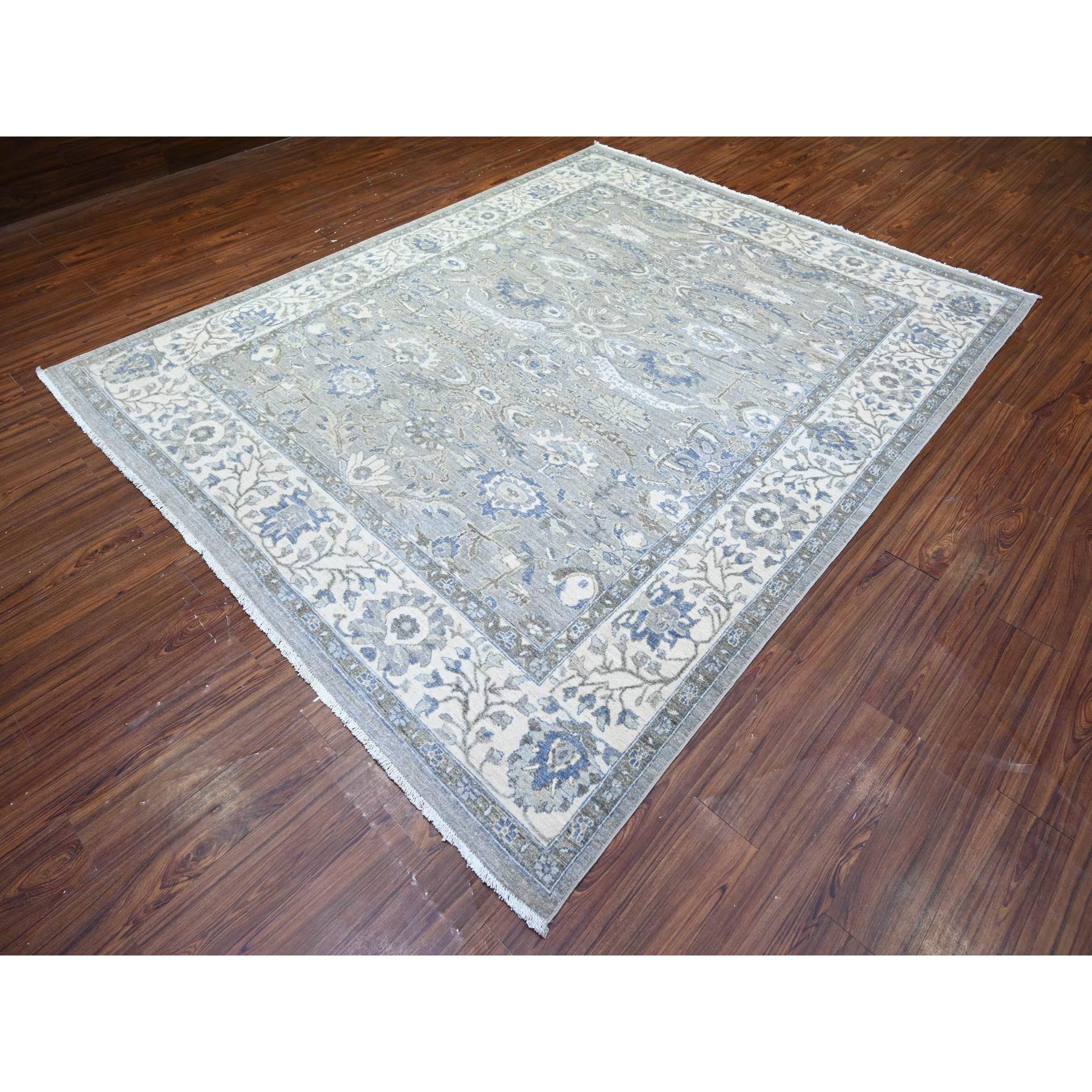 7'10"x9'9" Electric Gray and Delicate White, Heriz All Over Design with Serrated Leaf Pattern, Pure Wool, Hand Knotted, Oriental Rug HR74679 - Image 4