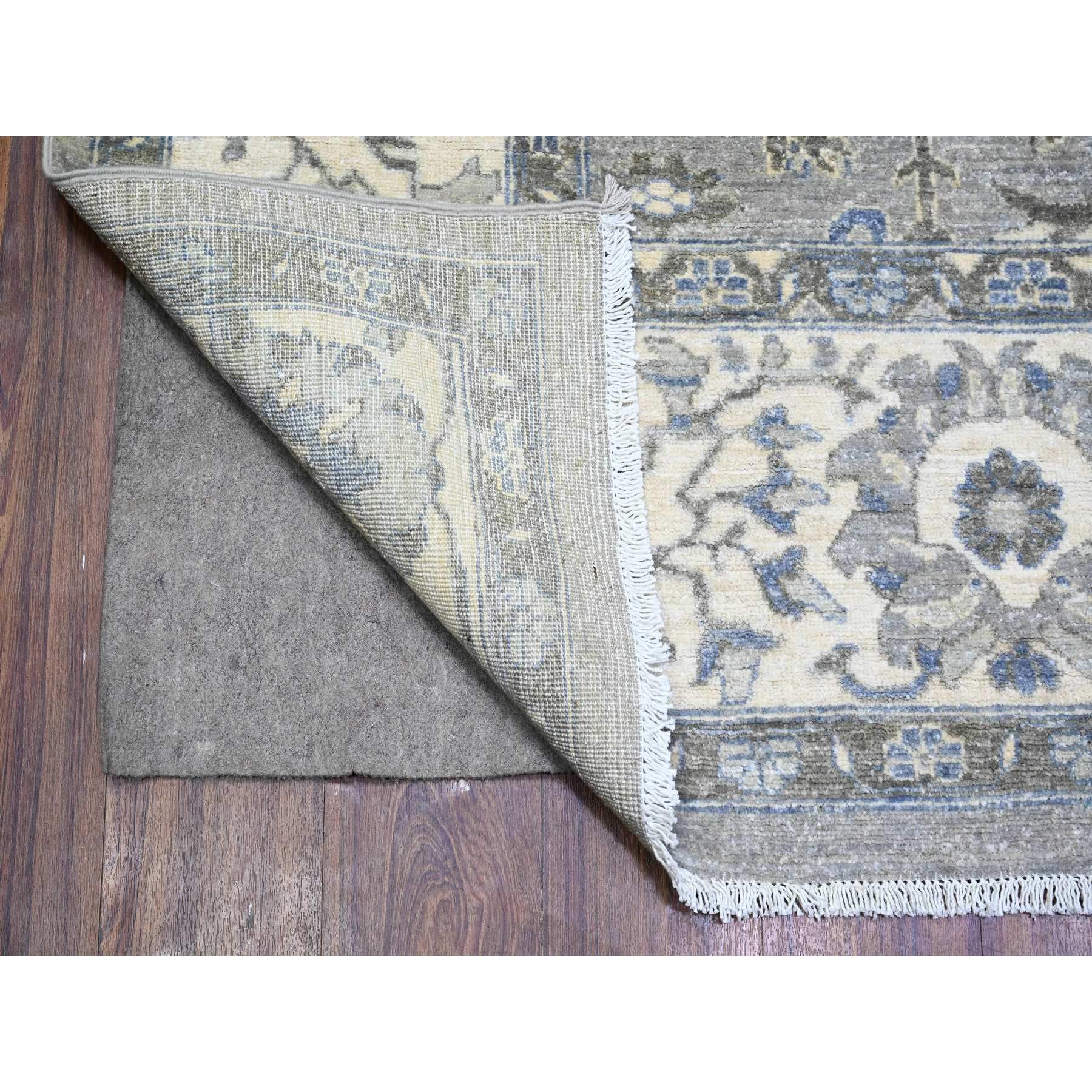 7'10"x9'9" Electric Gray and Delicate White, Heriz All Over Design with Serrated Leaf Pattern, Pure Wool, Hand Knotted, Oriental Rug HR74679 - Image 5
