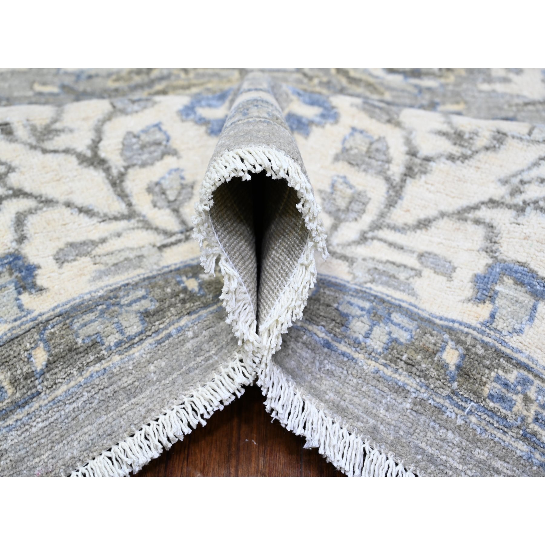 7'10"x9'9" Electric Gray and Delicate White, Heriz All Over Design with Serrated Leaf Pattern, Pure Wool, Hand Knotted, Oriental Rug HR74679 - Image 6