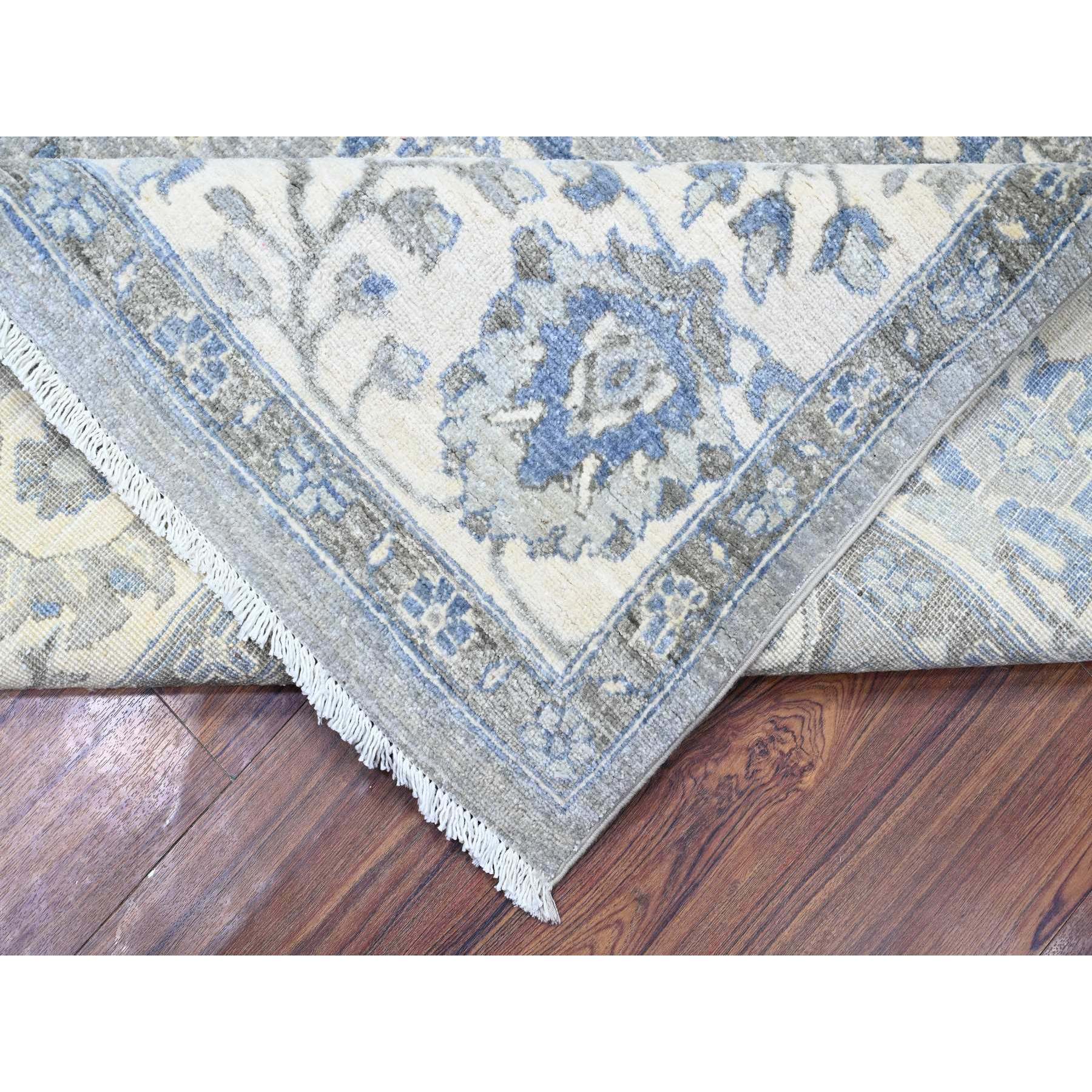 7'10"x9'9" Electric Gray and Delicate White, Heriz All Over Design with Serrated Leaf Pattern, Pure Wool, Hand Knotted, Oriental Rug HR74679 - Image 7