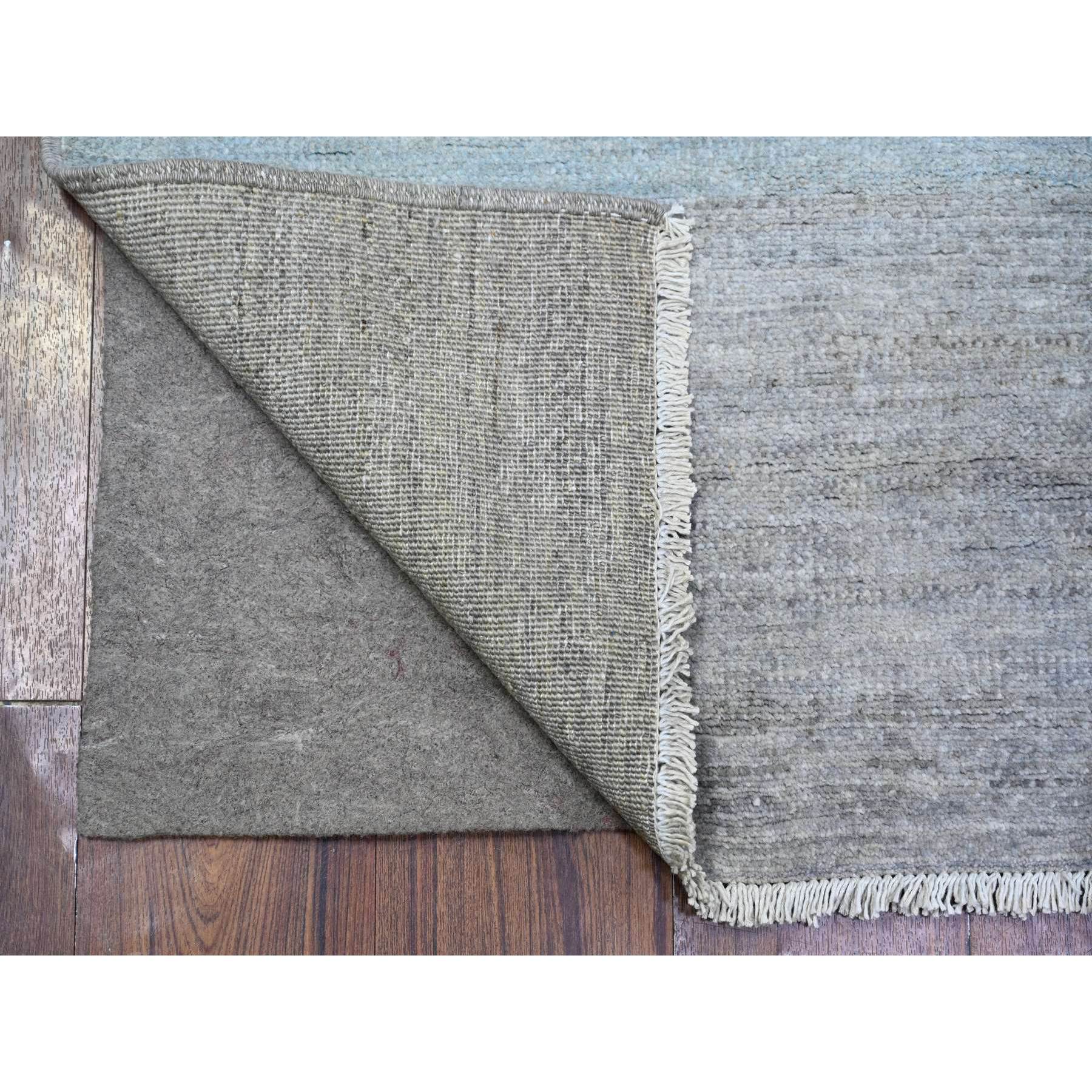 2'8"x9'5" Pastel Gray, Fine Kashkuli Gabbeh, Hand Knotted, Soft and Shiny Wool, Natural Dyes, Runner Oriental Rug HR74688 - Image 2