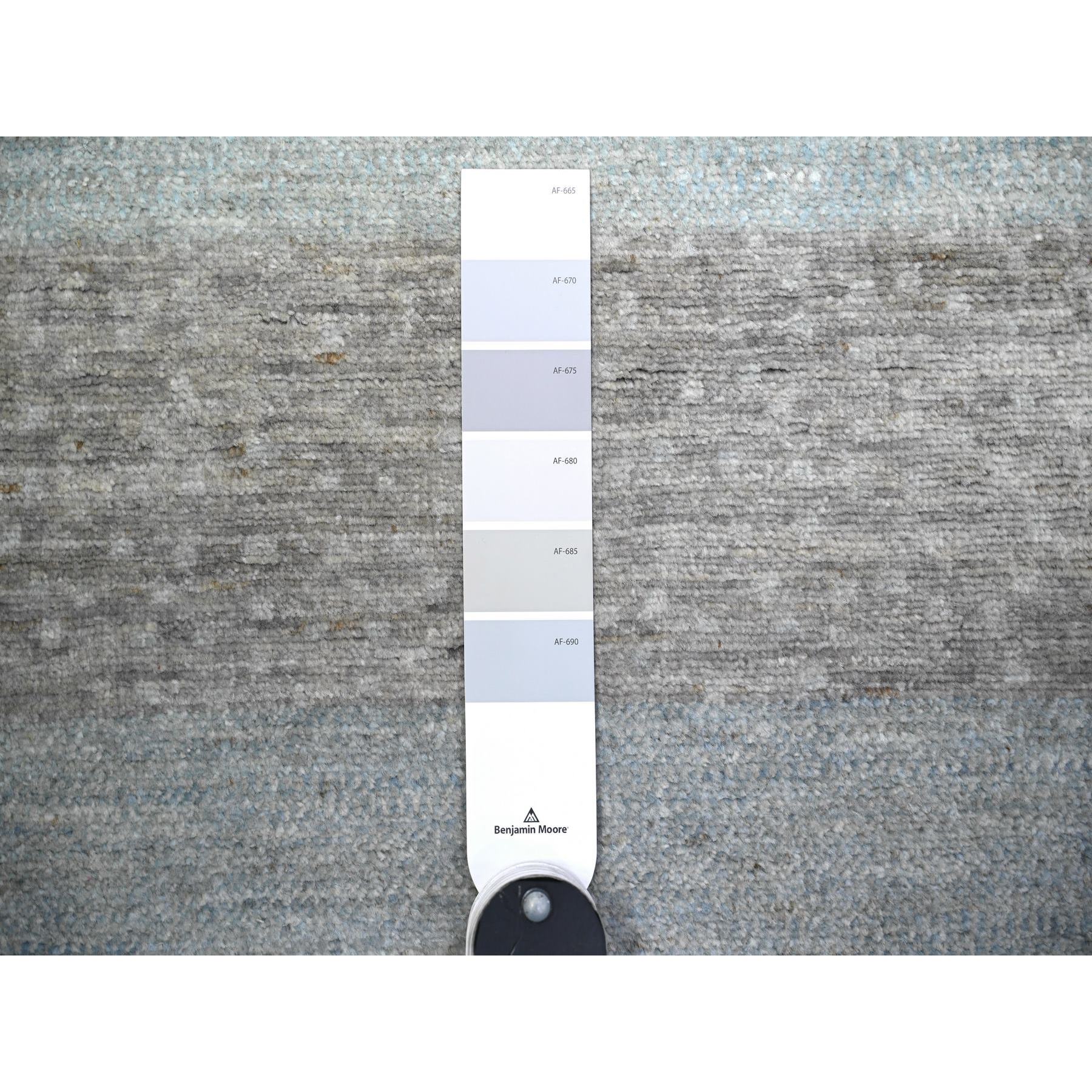 2'8"x9'5" Pastel Gray, Fine Kashkuli Gabbeh, Hand Knotted, Soft and Shiny Wool, Natural Dyes, Runner Oriental Rug HR74688 - Image 3