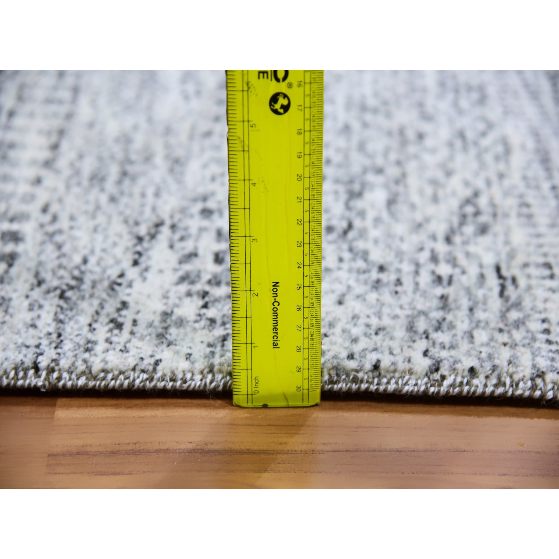 6'x6' Cloud Gray, Natural Undyed Wool, Modern Grass Design, Hand Knotted, Tone on Tone, Square Oriental Rug HR79518 - Image 6