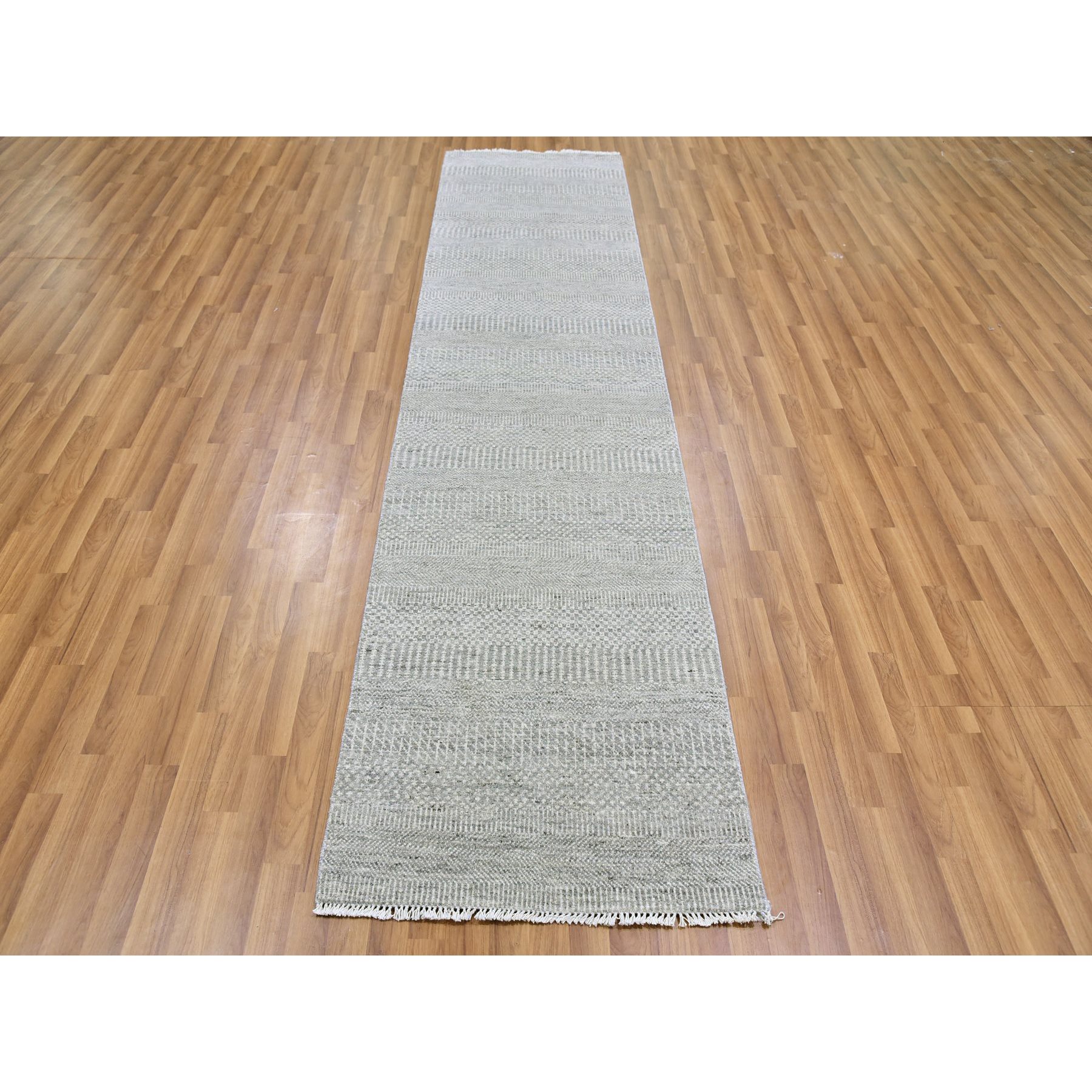 2'6"x10'2" Gainsboro Gray, 100% Undyed Wool, Hand Knotted, Tone on Tone, Modern Grass Design, Runner Oriental Rug HR79545 - Image 2