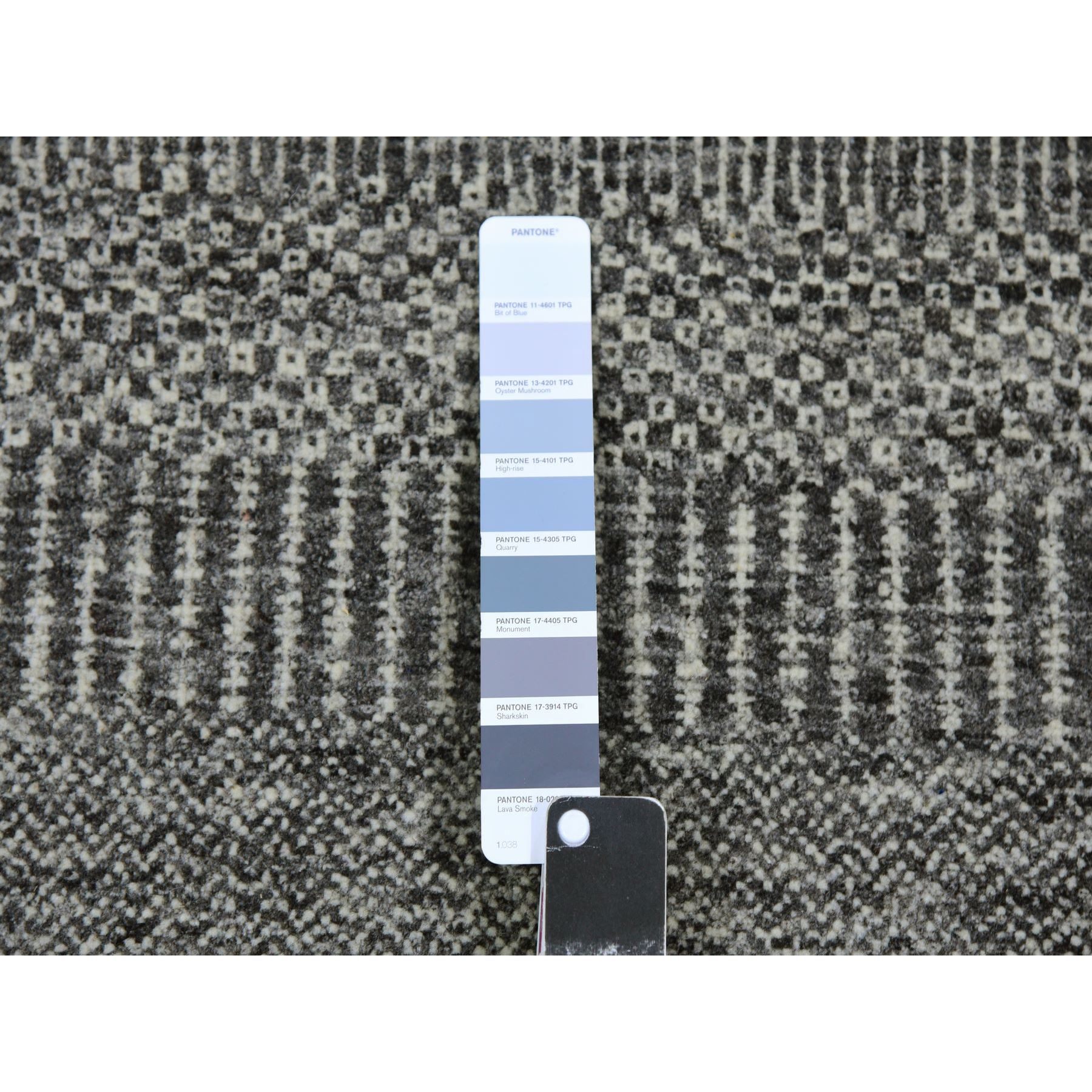 4'x6'6" Dark Gray, Hand Knotted, Modern Grass Design, Natural Undyed Wool, Oriental Rug HR79597 - Image 4