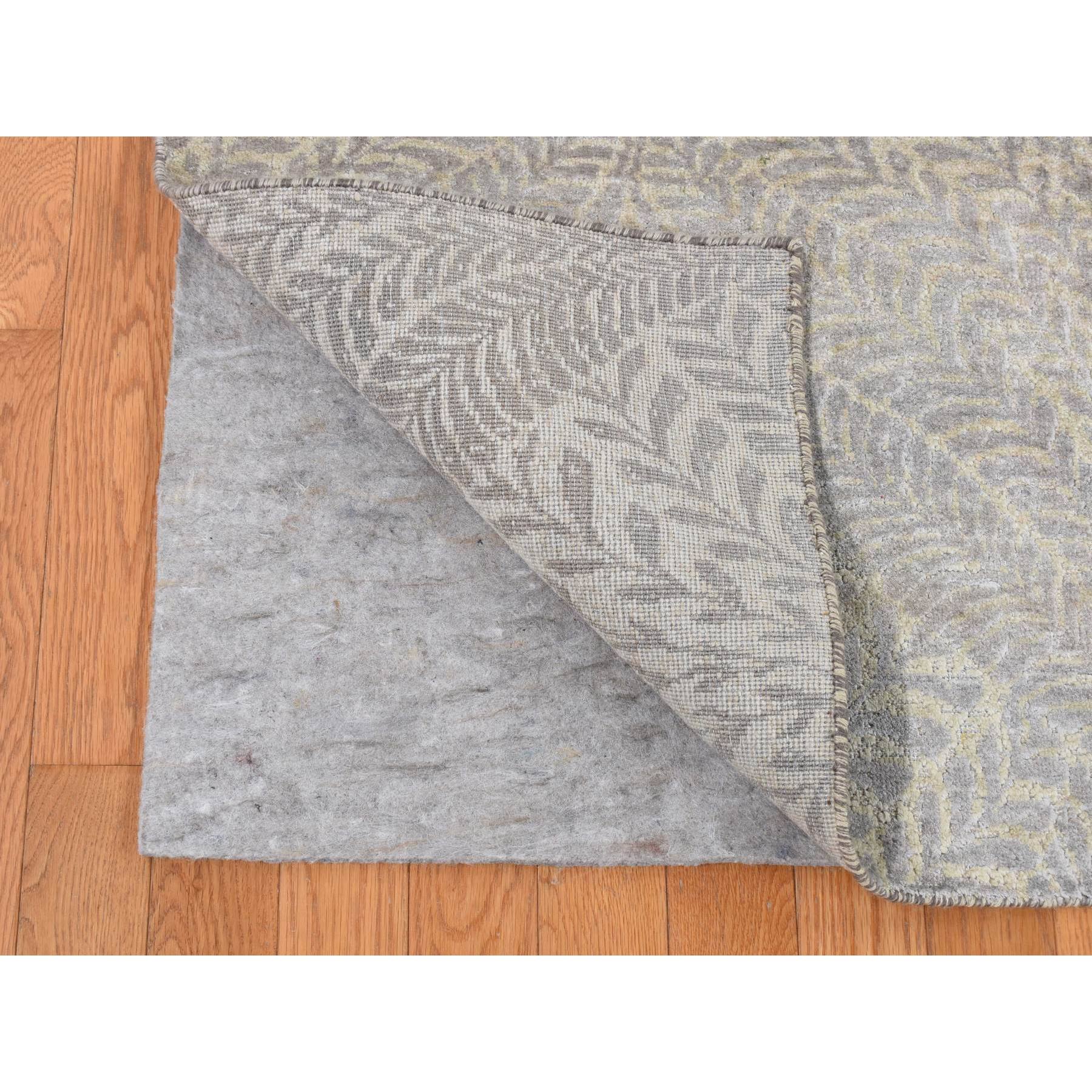 8'10"x12'1" Silver Gray, Gold Leaf Design, Tone on Tone, Pure Silk, Hand Knotted, Oriental Rug HR87124 - Image 5