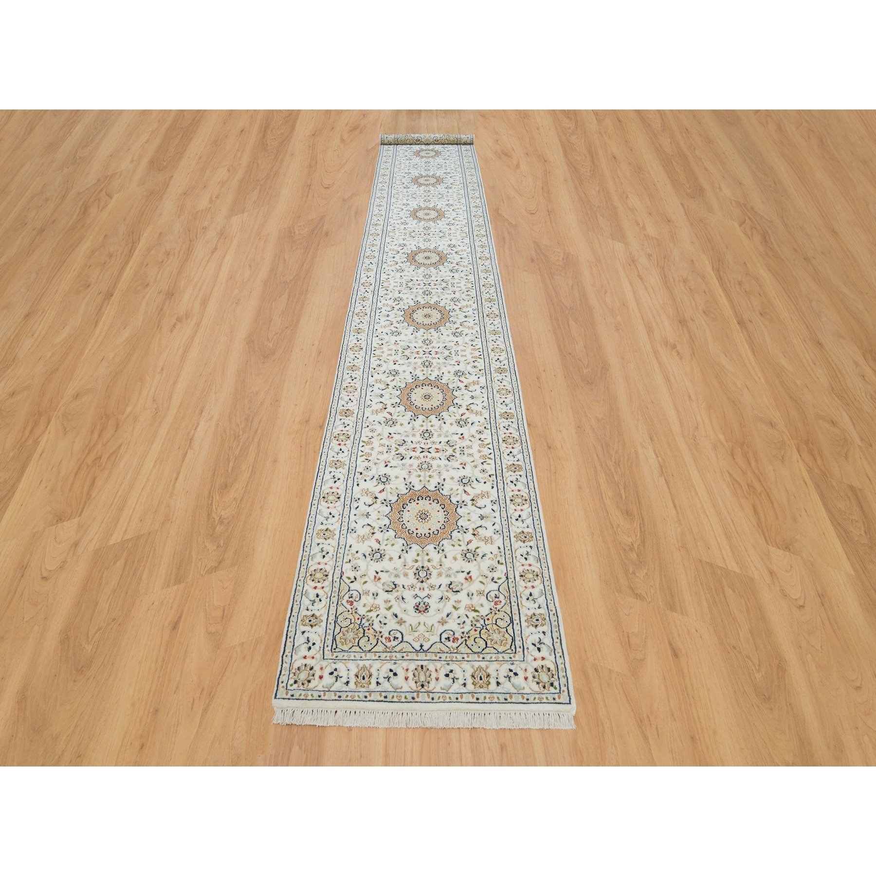 2'8"x16'7" Powder White, 250 KPSI, Pure Wool, Hand Knotted, Nain with All Over Flower Design, XL Runner Oriental Rug HR65993 - Image 2