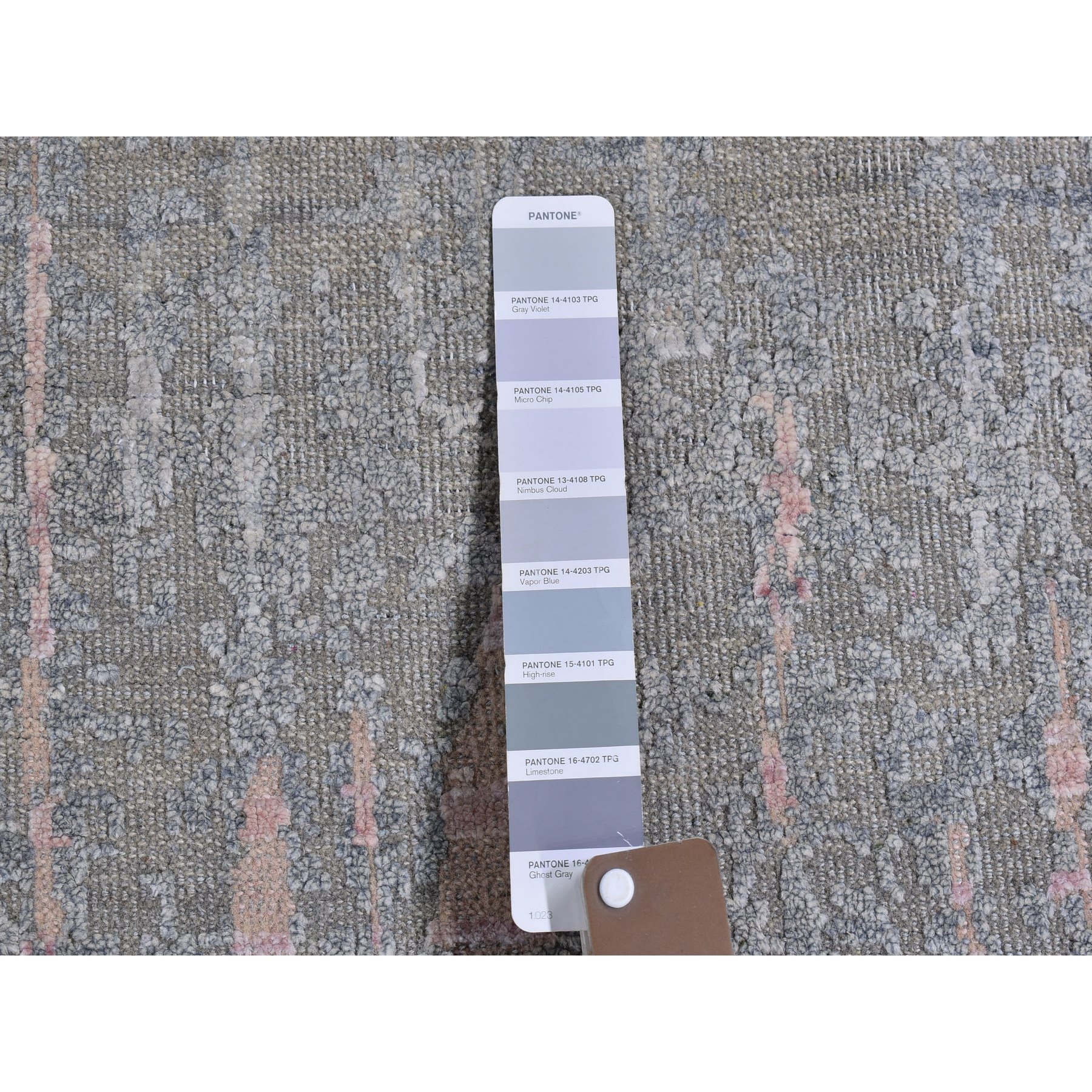 6'x6' Hand Knotted Cardiac Design with Pastel Colors Textured Wool and Pure Silk Round Oriental Rug HR66707 - Image 4