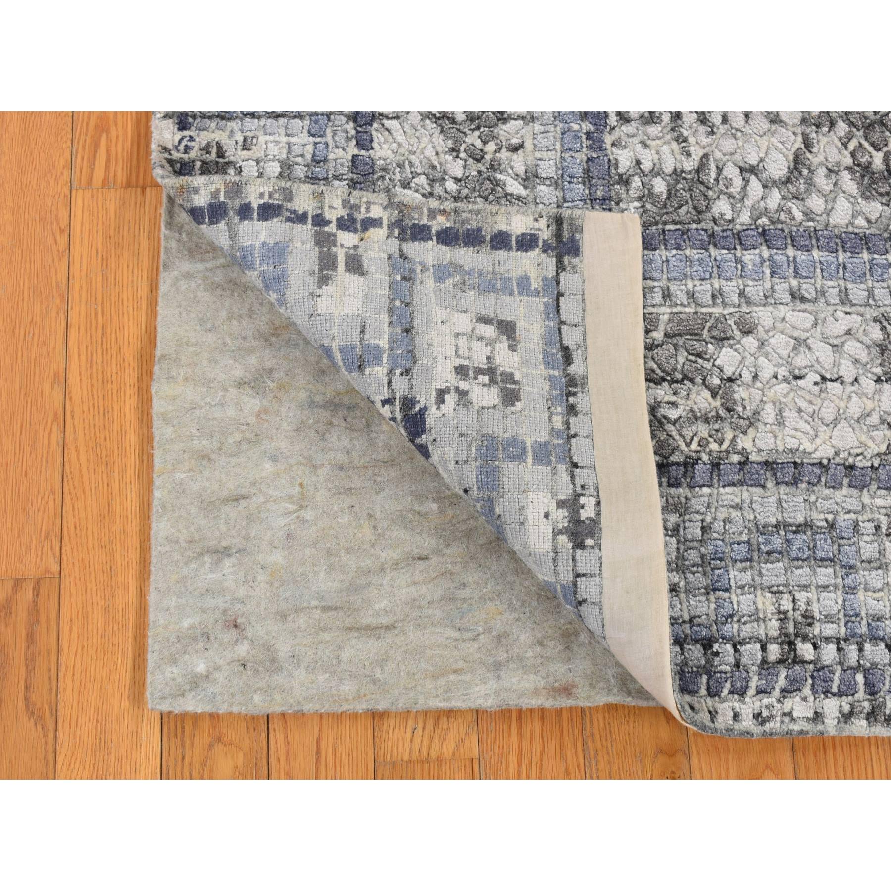 5'2"x6'10" Timberwolf Gray, Silken, Roman Mosaic Design, Hand Knotted, Oriental Rug HR87177 - Image 2
