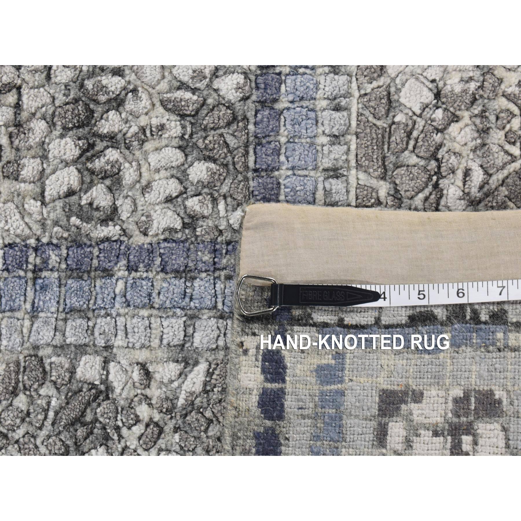 5'2"x6'10" Timberwolf Gray, Silken, Roman Mosaic Design, Hand Knotted, Oriental Rug HR87177 - Image 8