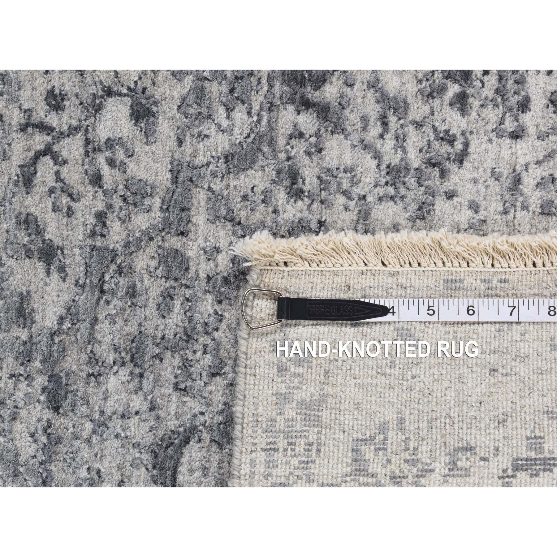 4'1"x6' Carbon Gray, Erased Persian Design, Wool and Pure Silk, Hand Knotted, Oriental Rug HR87222 - Image 7