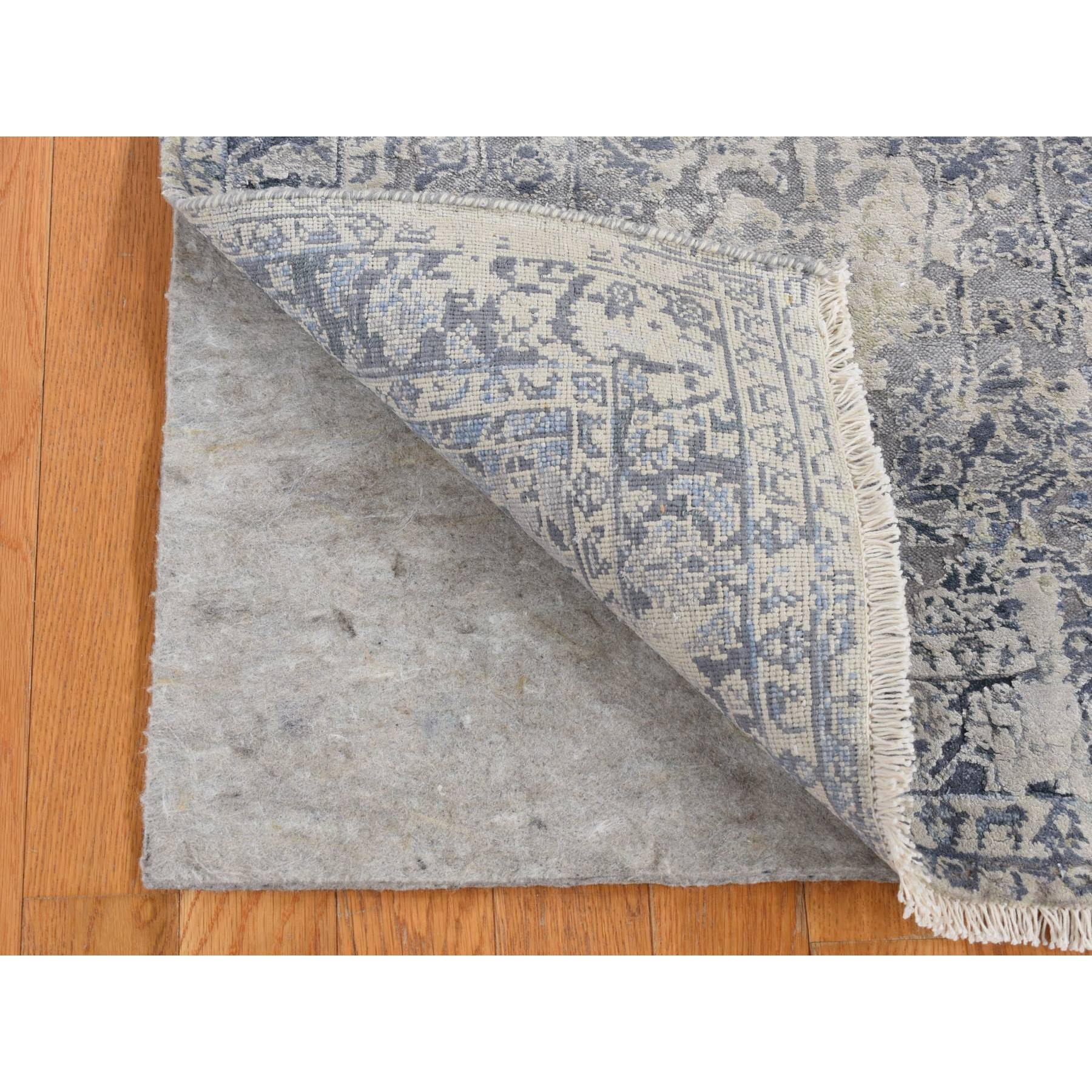 2'6"x9'10" Goose Gray, Broken and Erased Kashan Design, Textured Wool with Pure Silk, Hand Knotted, Runner Oriental Rug HR87254 - Image 2
