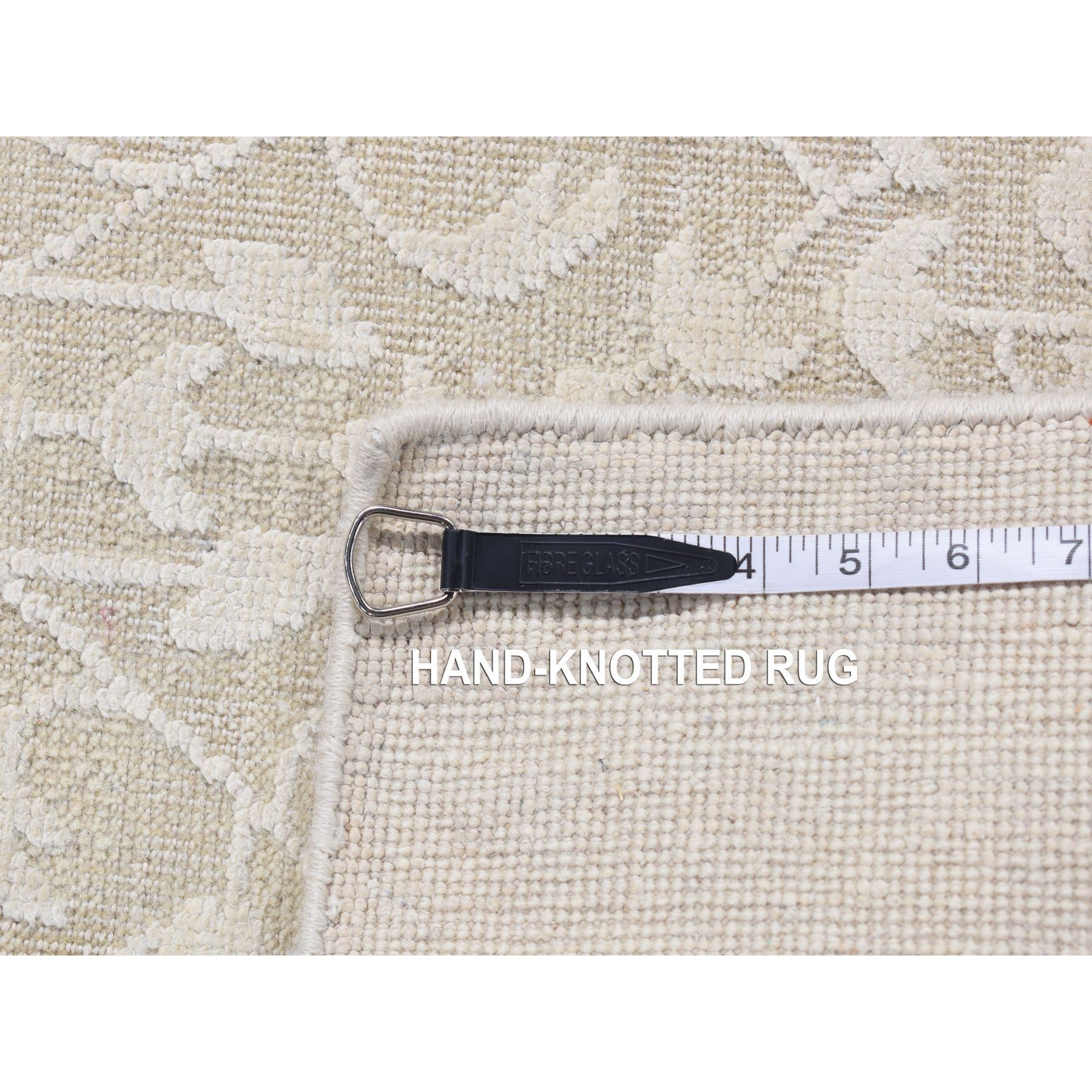 2'5"x6' Ivory, Hand Knotted, Tone on Tone, Pure Silk with Textured Wool, Runner Oriental Rug HR87348 - Image 7