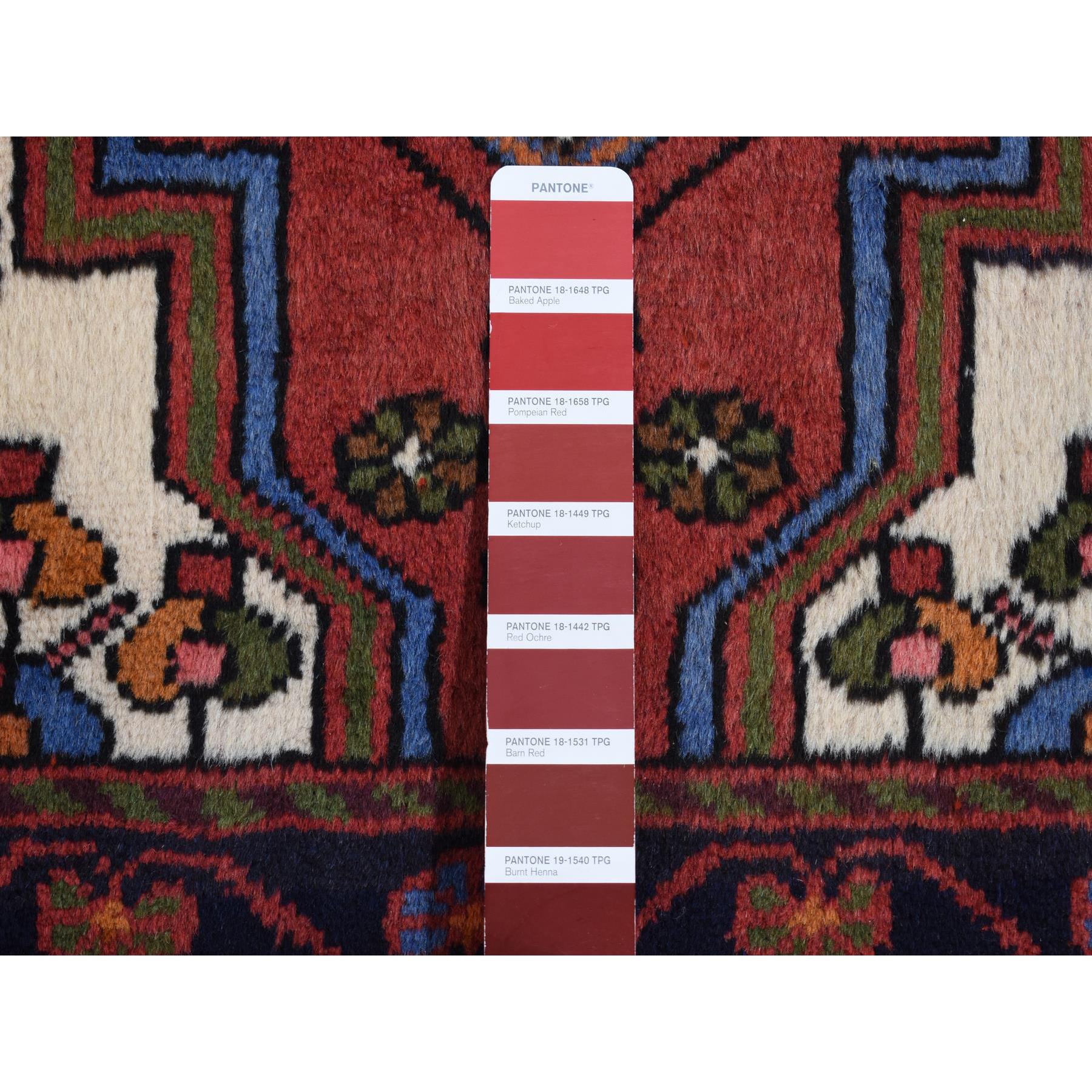 3'5"x5'3" Cardinals Red, New Persian Hamadan with Cross Design, Pure Wool, Hand Knotted, Oriental Rug HR87379 - Image 5