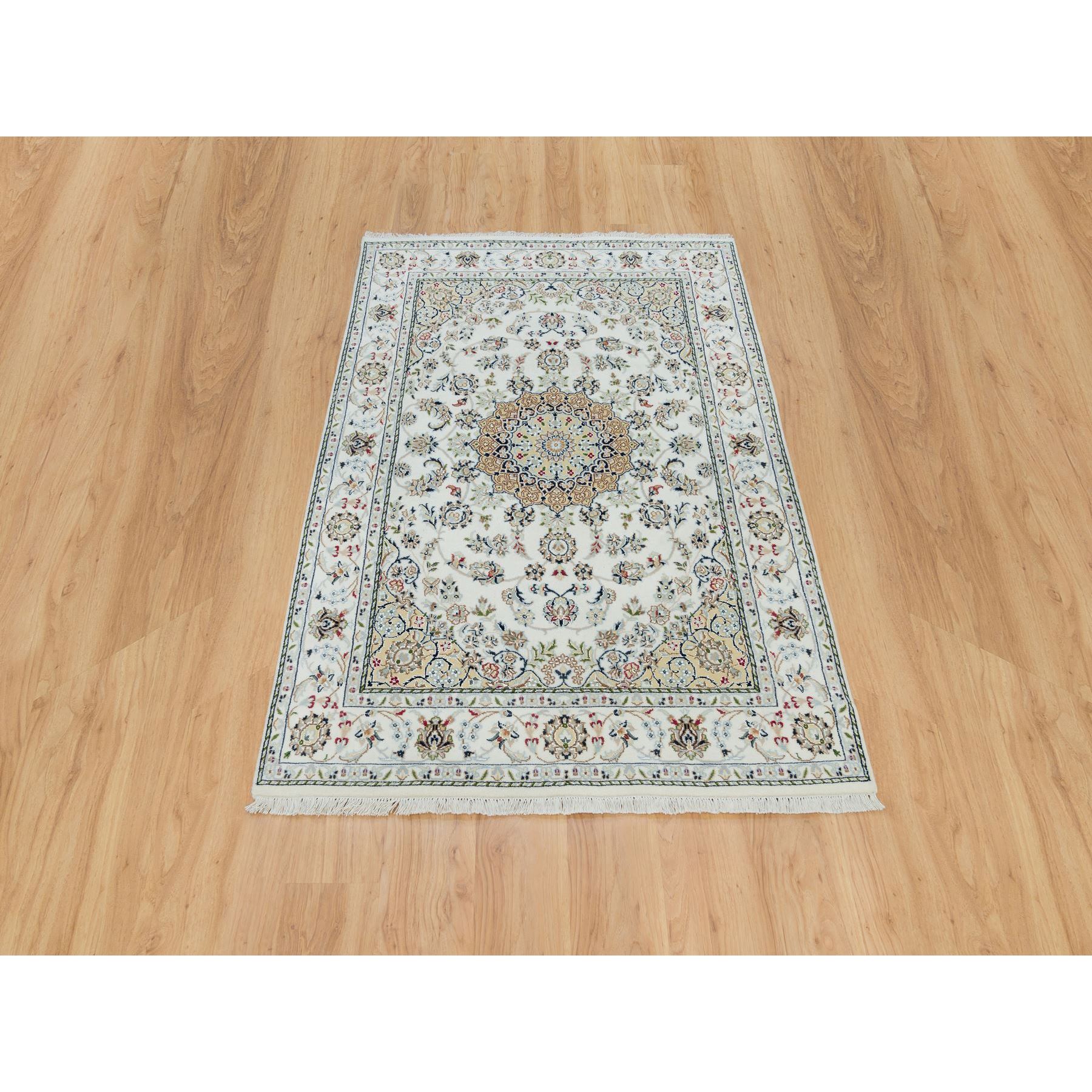 4'7"x6'8" Powder White, Nain with Center Medallion Flower Design, 250 KPSI, 100% Wool, Hand Knotted, Oriental Rug HR90013 - Image 2