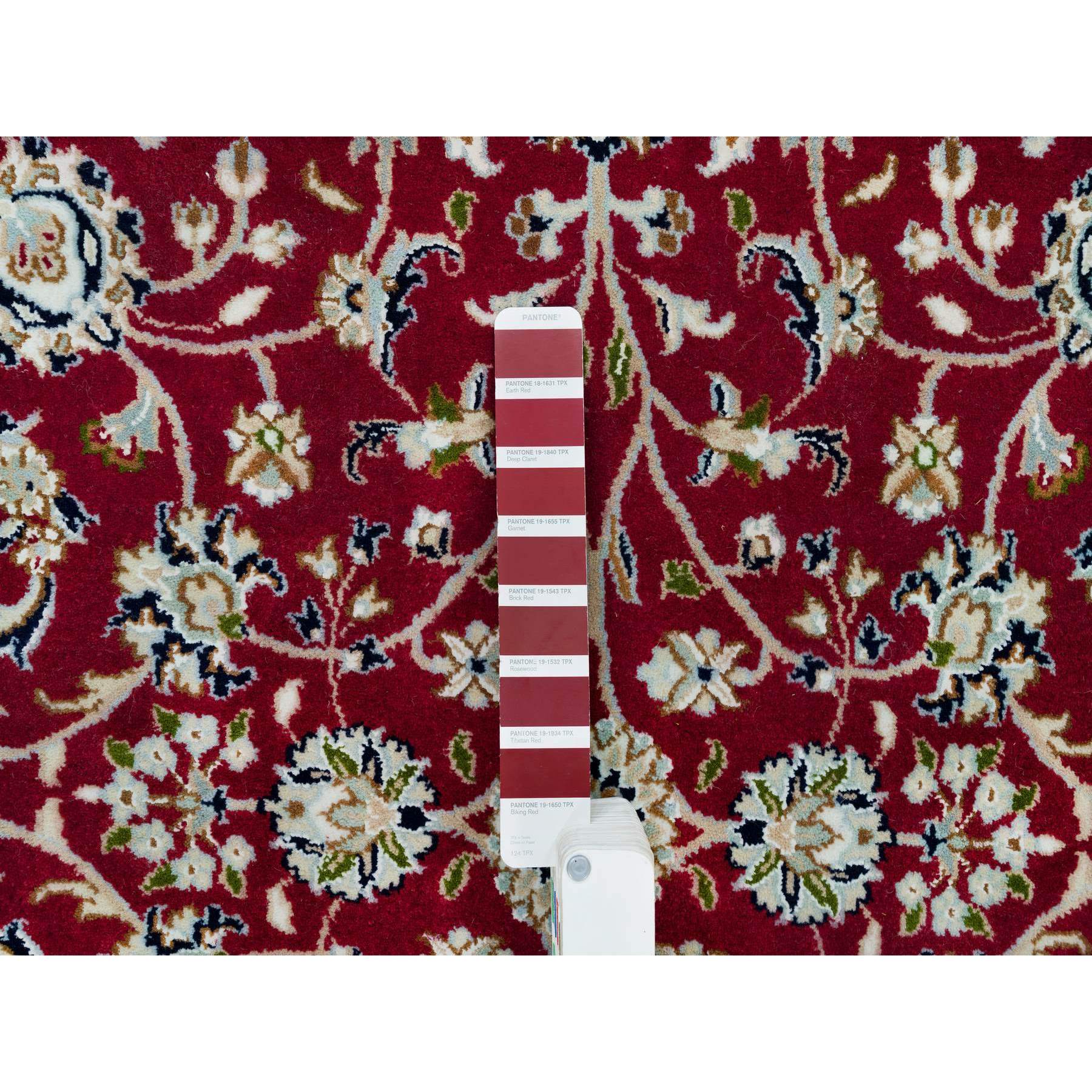 4'10"x4'10" Burgundy Red, Nain with All Over Flower Design, 250 KPSI, Extra Soft Wool, Hand Knotted, Round Oriental Rug HR90018 - Image 4