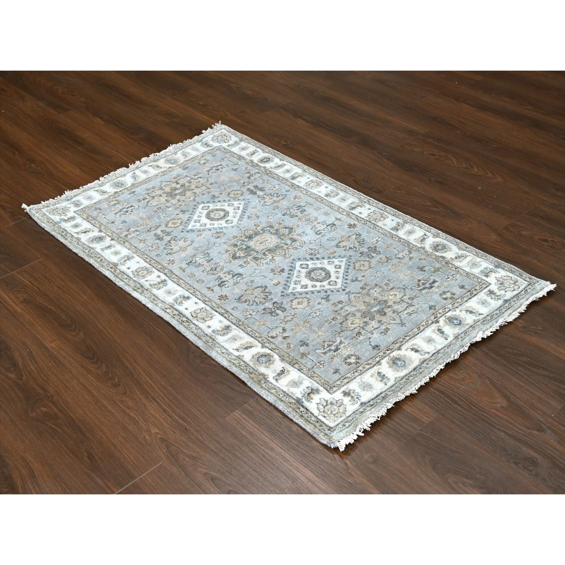 3'2"x5' Misty Gray with Daisy White, Hand Knotted, Karajeh Design with Geometric Medallion, Natural Wool, Oriental Rug HR84744 - Image 2