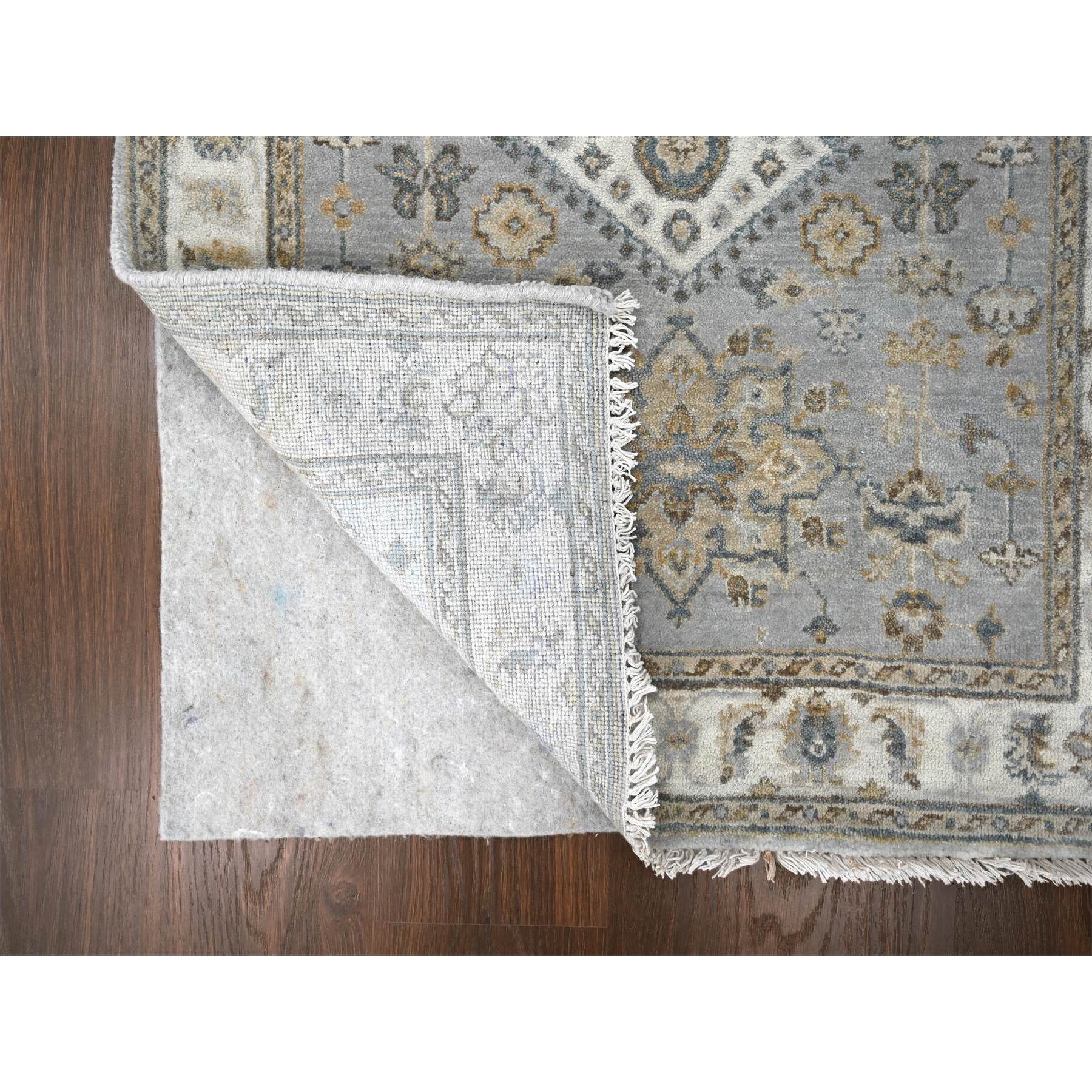 3'2"x5' Misty Gray with Daisy White, Hand Knotted, Karajeh Design with Geometric Medallion, Natural Wool, Oriental Rug HR84744 - Image 3