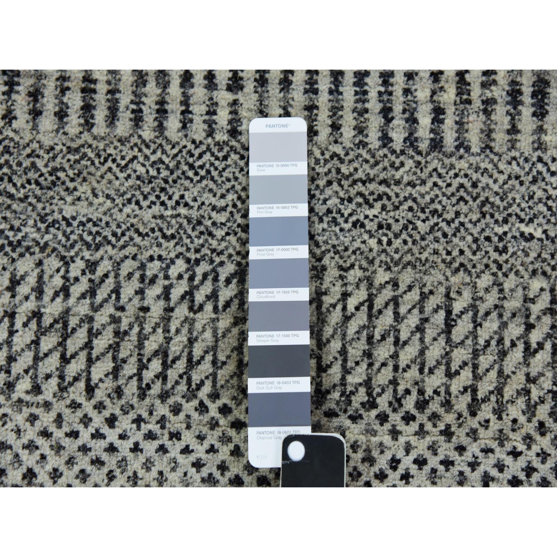 2'6"x5'10" Dove and Onyx Gray, Hand Knotted, Undyed Modern Grass 100% Wool Design, Tone on Tone, Oriental Runner Rug HR79707 - Image 4