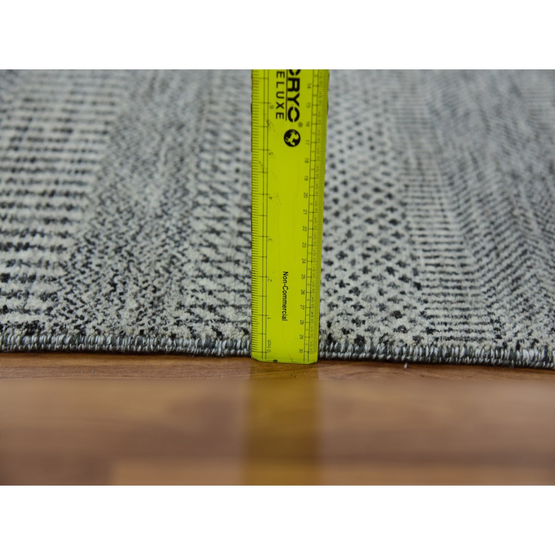 2'6"x5'10" Dove and Onyx Gray, Hand Knotted, Undyed Modern Grass 100% Wool Design, Tone on Tone, Oriental Runner Rug HR79707 - Image 6