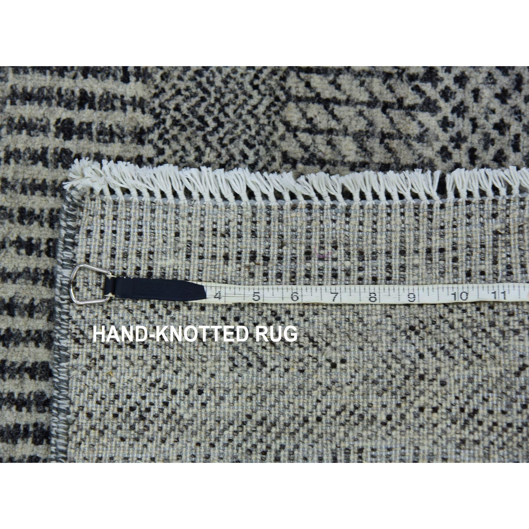 2'6"x5'10" Dove and Onyx Gray, Hand Knotted, Undyed Modern Grass 100% Wool Design, Tone on Tone, Oriental Runner Rug HR79707 - Image 7